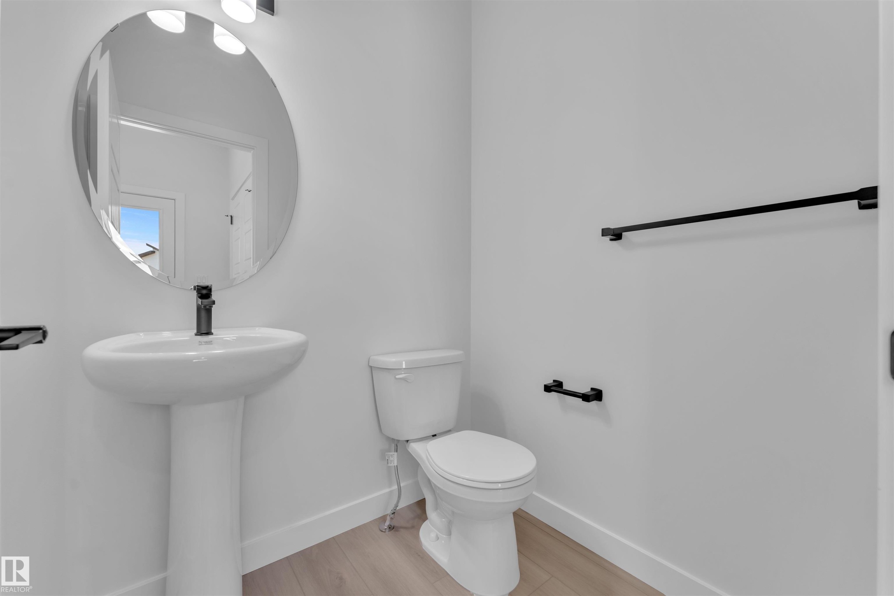 752 Mattson Drive, Edmonton, AB - Indoor Photo Showing Bathroom