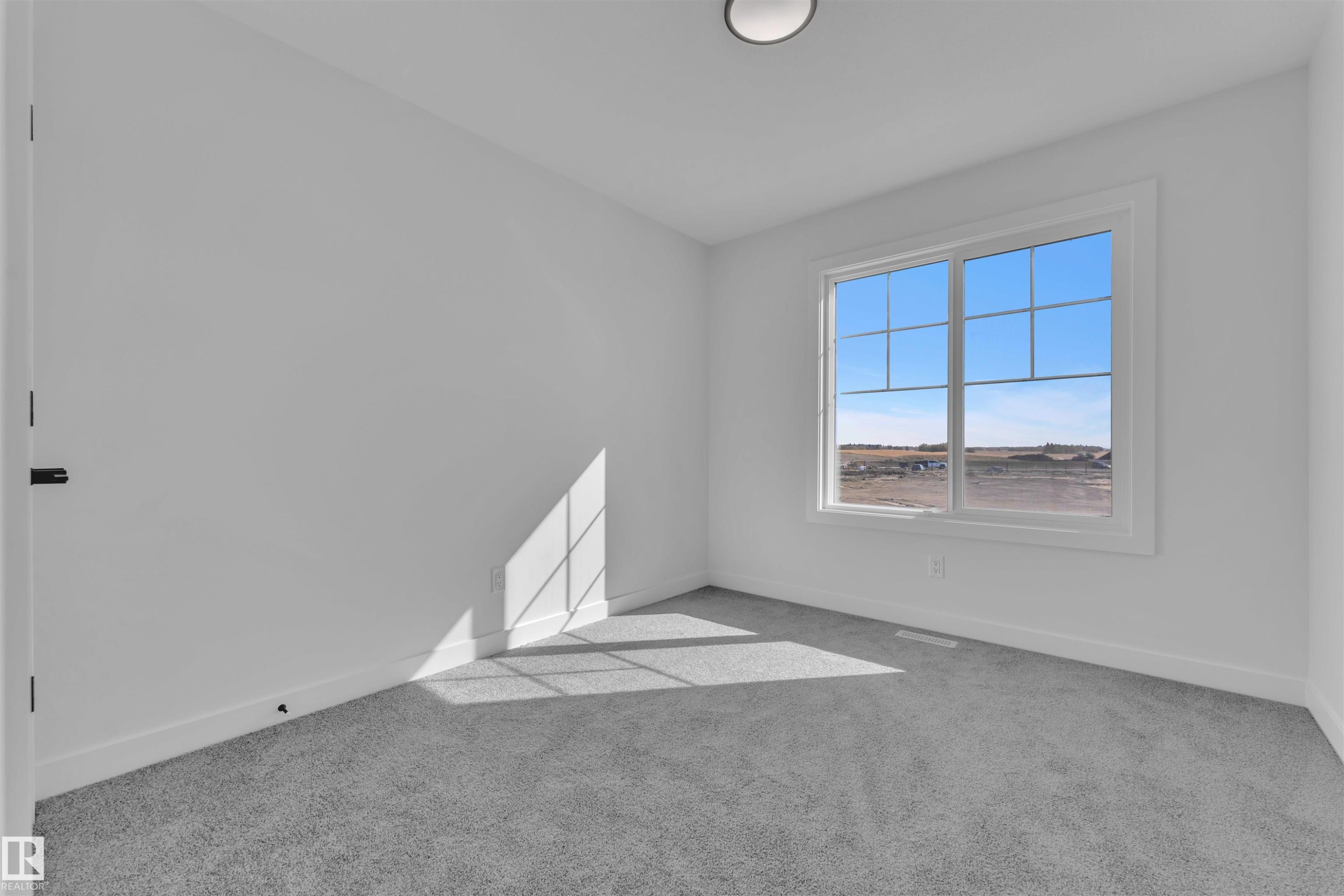 752 Mattson Drive, Edmonton, AB - Indoor Photo Showing Other Room