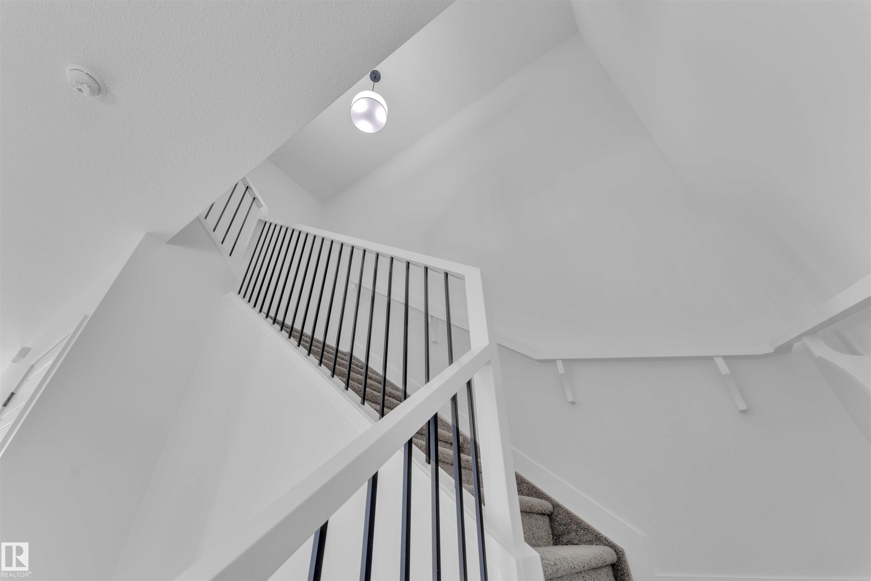 752 Mattson Drive, Edmonton, AB - Indoor Photo Showing Other Room