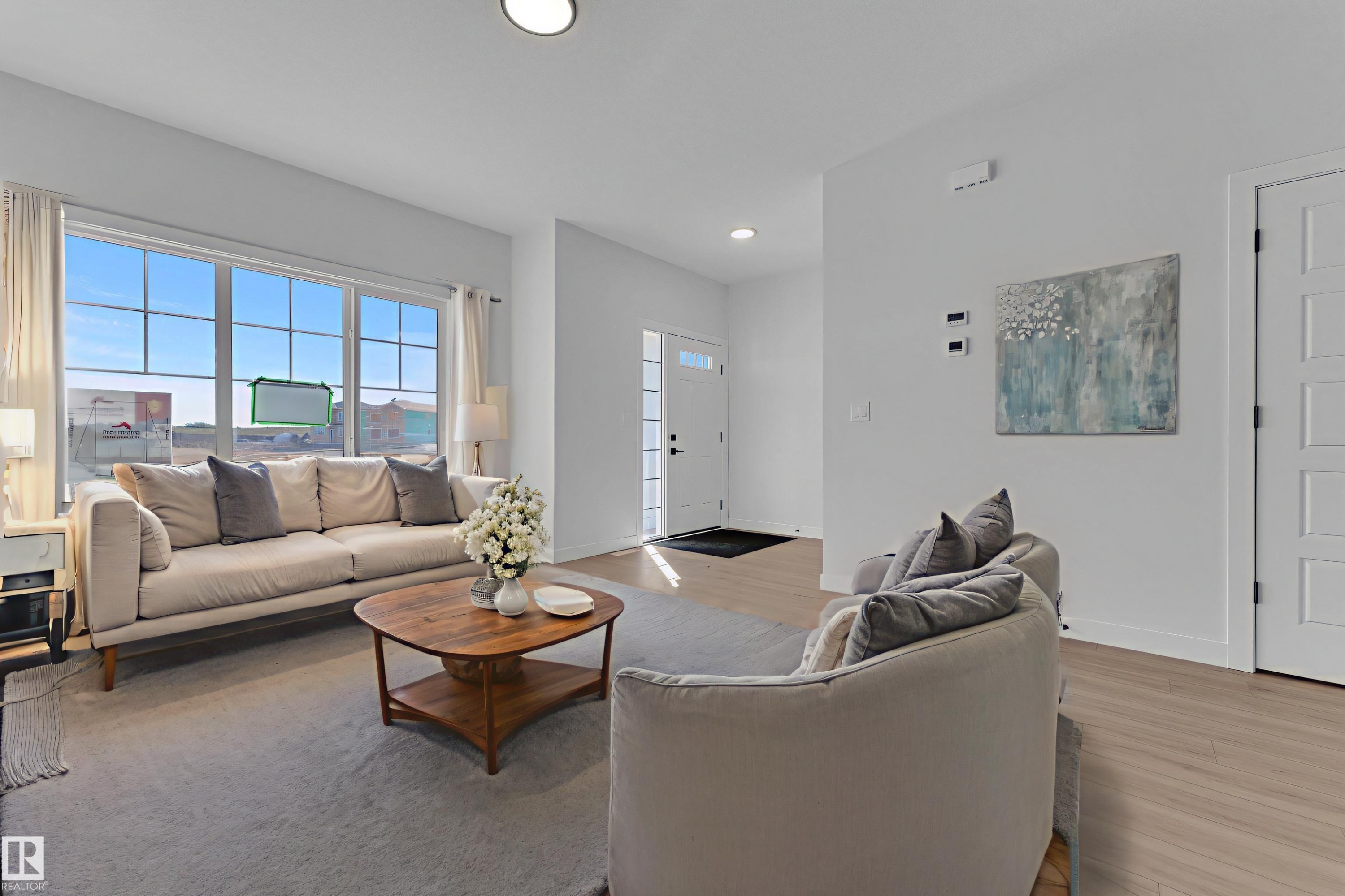 752 Mattson Drive, Edmonton, AB - Indoor Photo Showing Living Room