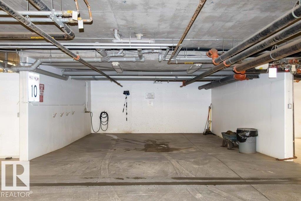 107 2045 Grantham Crest, Edmonton, AB - Indoor Photo Showing Garage