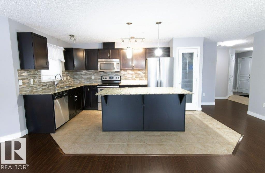 107 2045 Grantham Crest, Edmonton, AB - Indoor Photo Showing Kitchen With Upgraded Kitchen