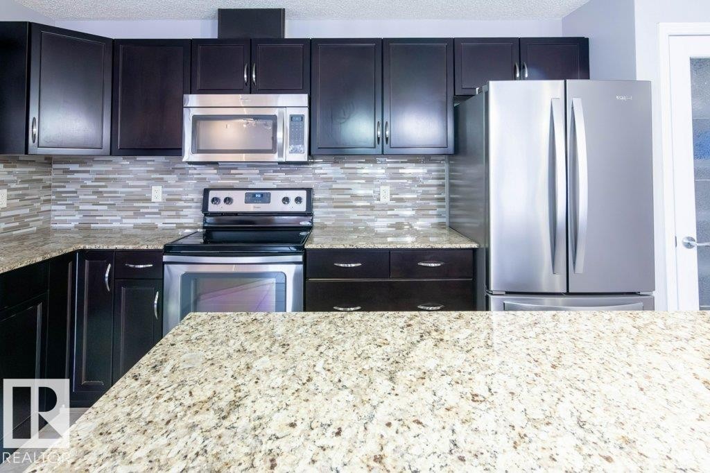 107 2045 Grantham Crest, Edmonton, AB - Indoor Photo Showing Kitchen With Upgraded Kitchen
