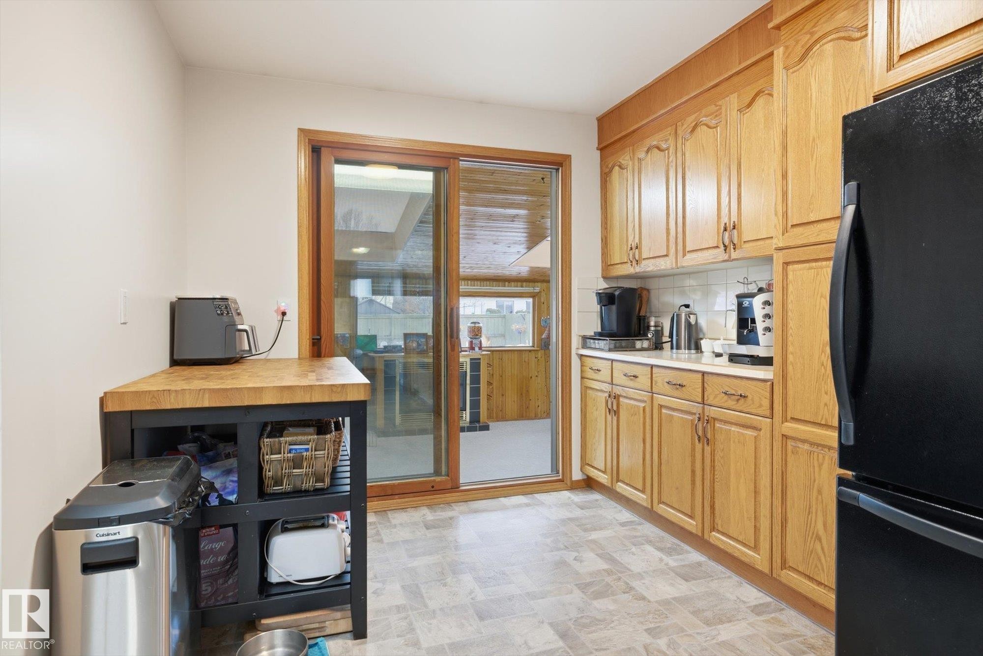 6903 12 Avenue, Edmonton, AB - Indoor Photo Showing Kitchen