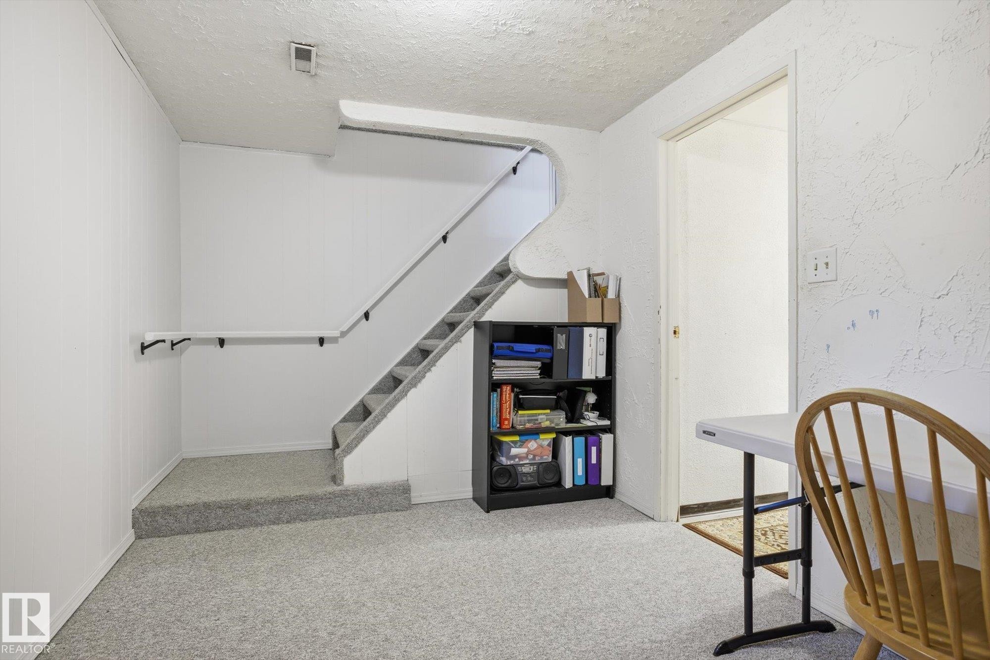 6903 12 Avenue, Edmonton, AB - Indoor Photo Showing Other Room