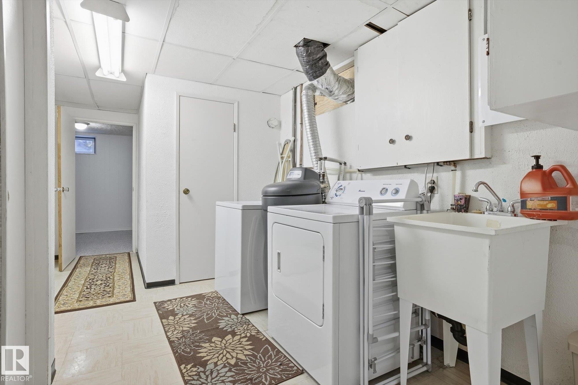 6903 12 Avenue, Edmonton, AB - Indoor Photo Showing Laundry Room