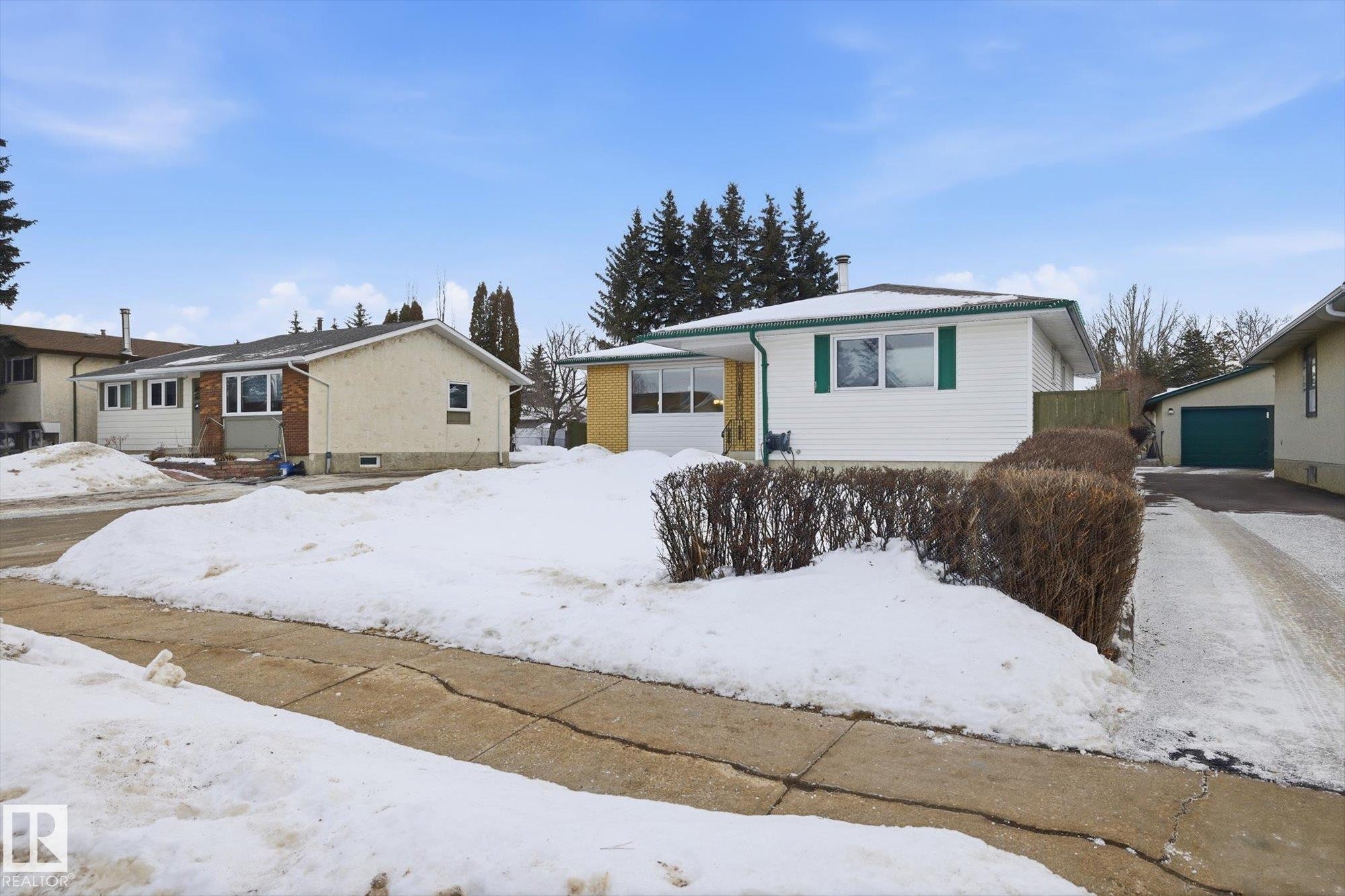 6903 12 Avenue, Edmonton, AB - Outdoor