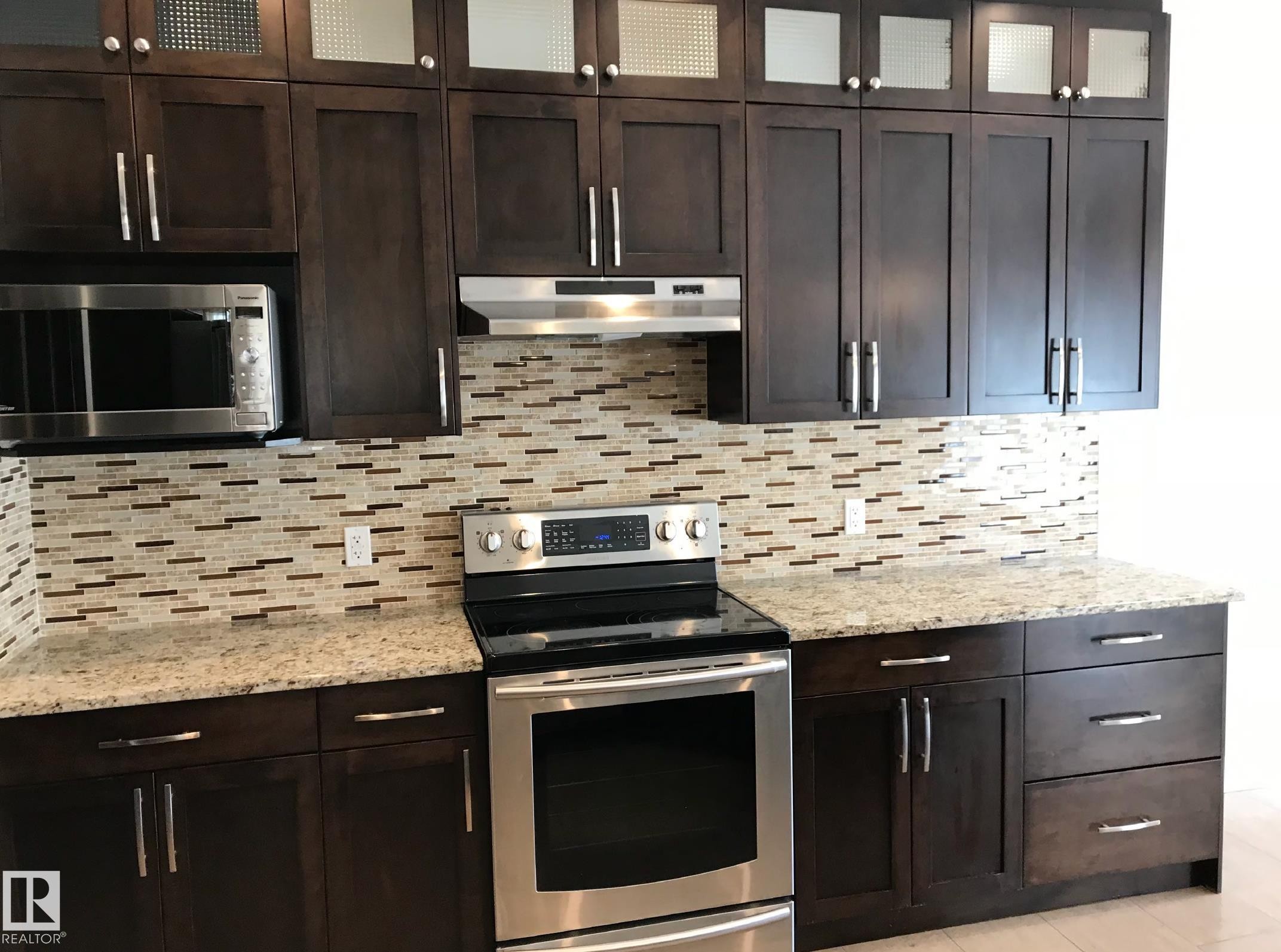 Edmonton, AB - Indoor Photo Showing Kitchen With Upgraded Kitchen