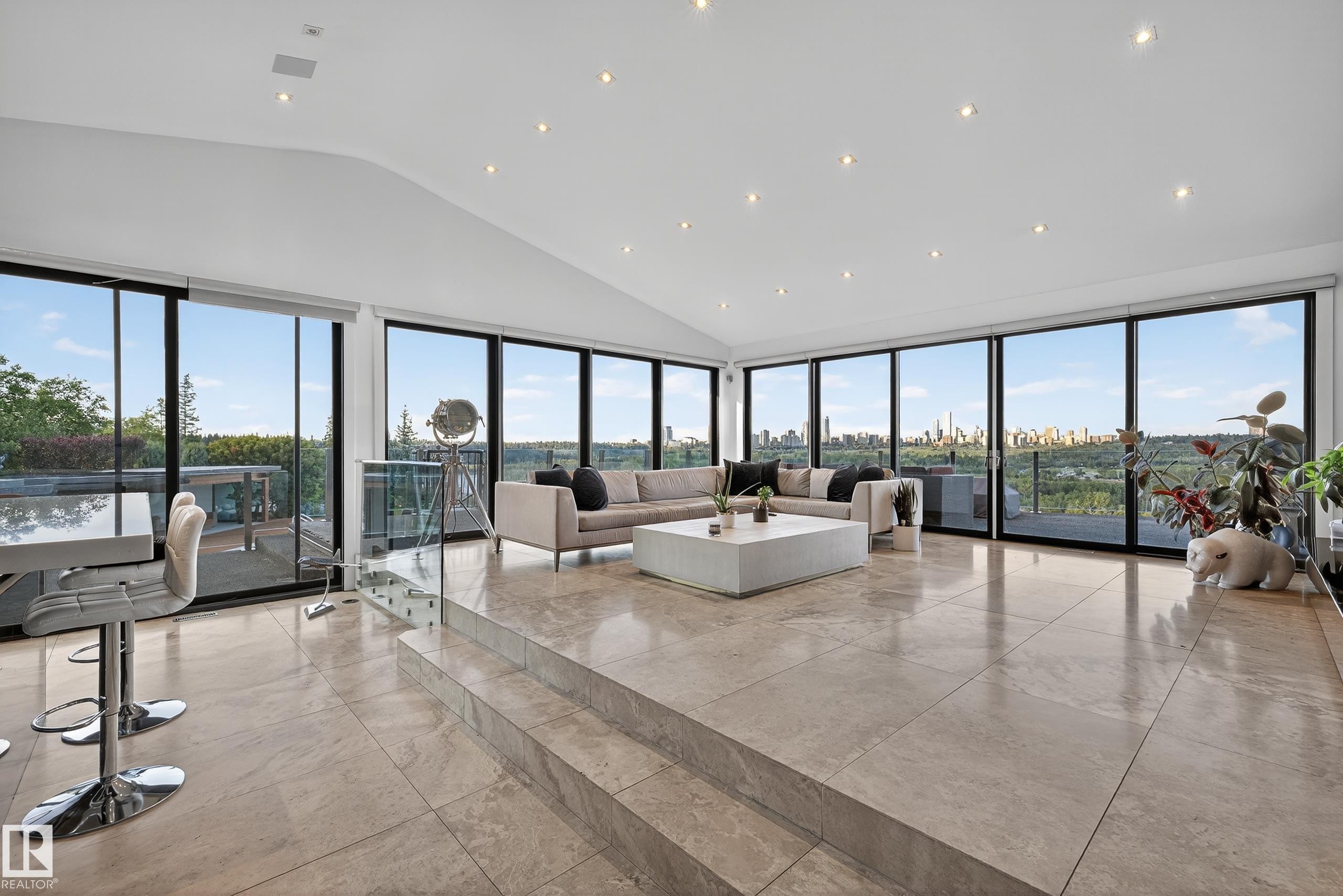 13758 Valleyview Drive, Edmonton, AB - Indoor