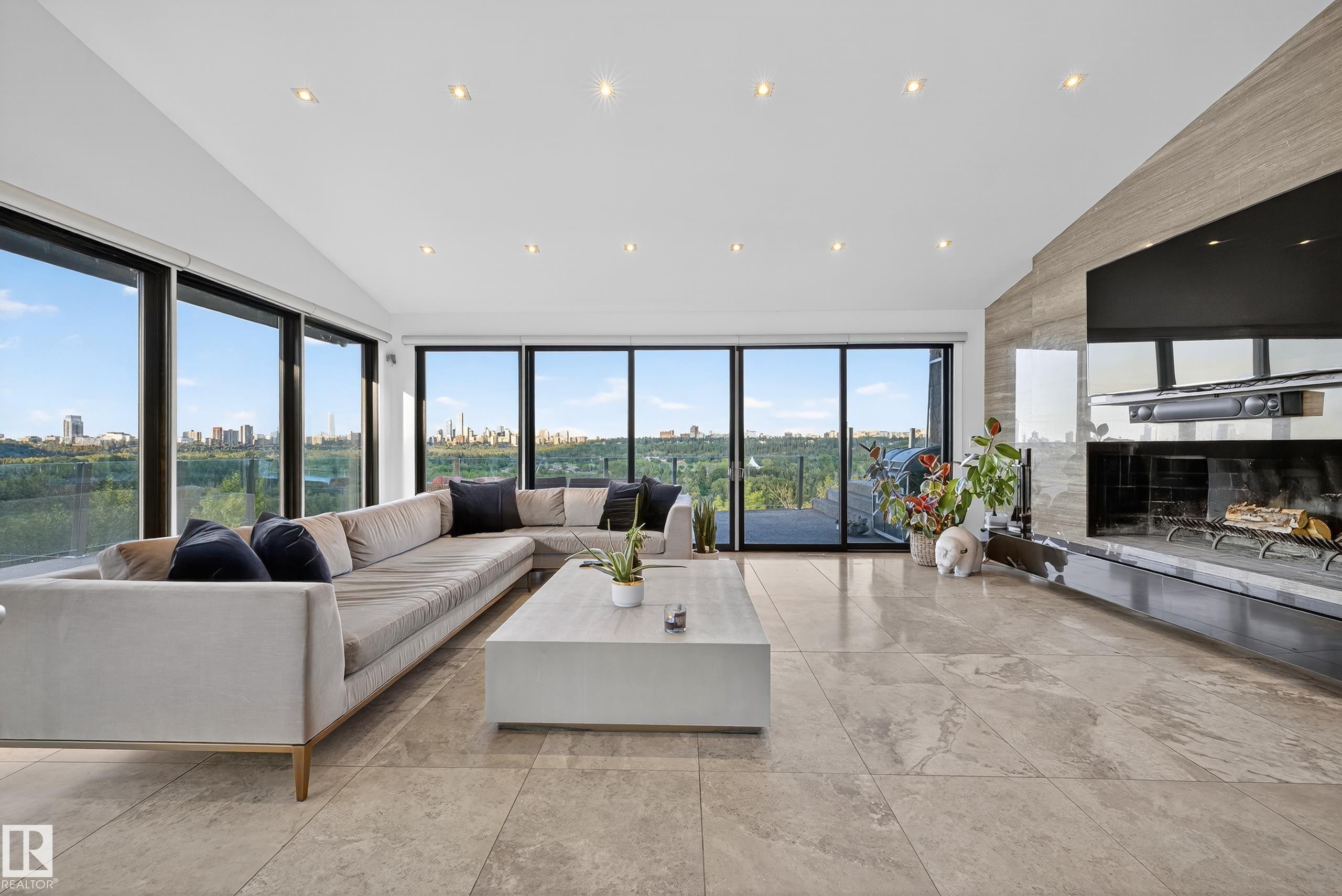 13758 Valleyview Drive, Edmonton, AB - Indoor Photo Showing Living Room