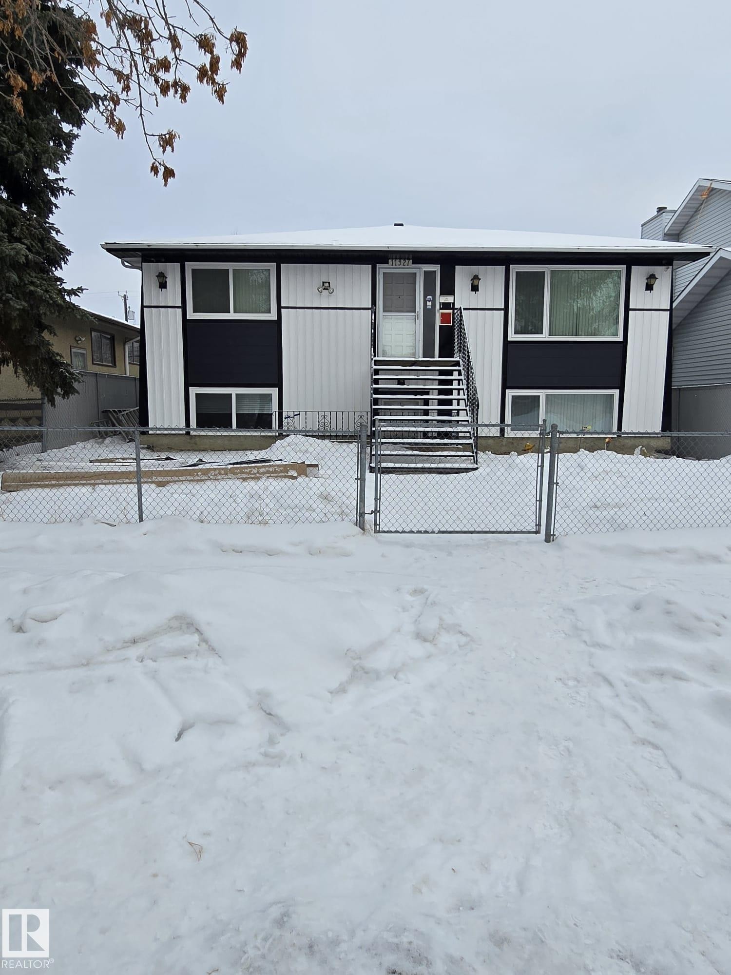 View of front of home featuring a gate - 11927 85 Street Nw, Edmonton, AB - Outdoor