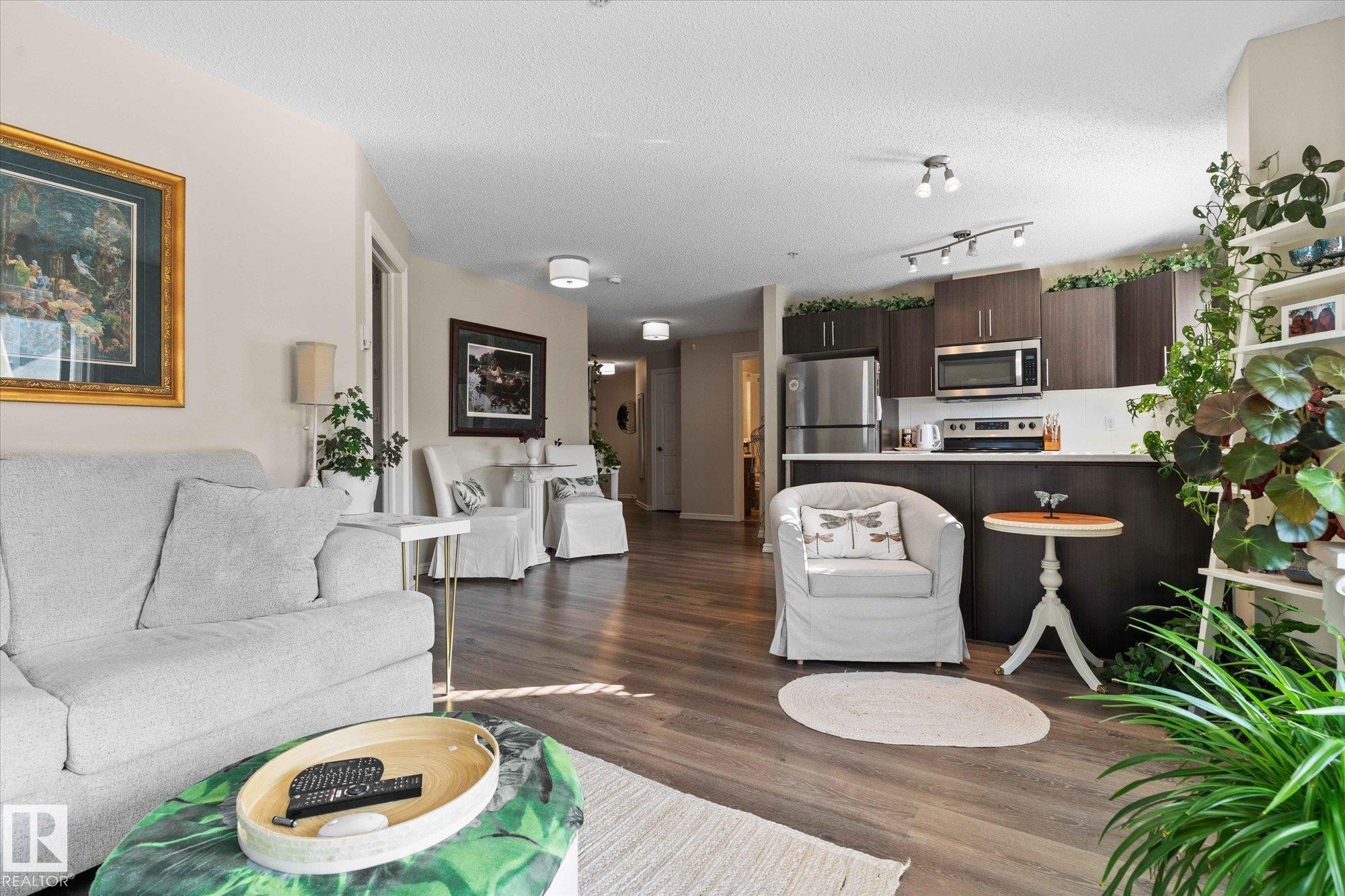 112 2208 44 Avenue, Edmonton, AB - Indoor
