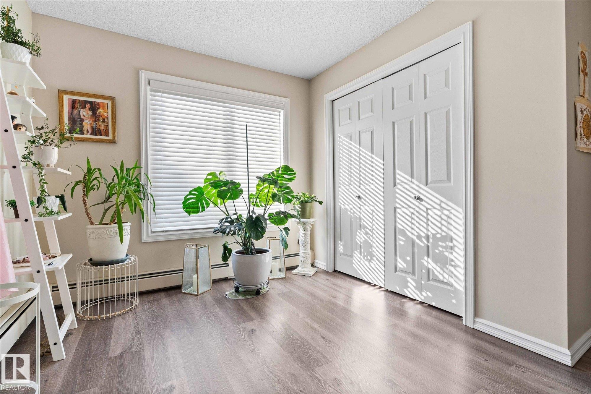 112 2208 44 Avenue, Edmonton, AB - Indoor Photo Showing Other Room