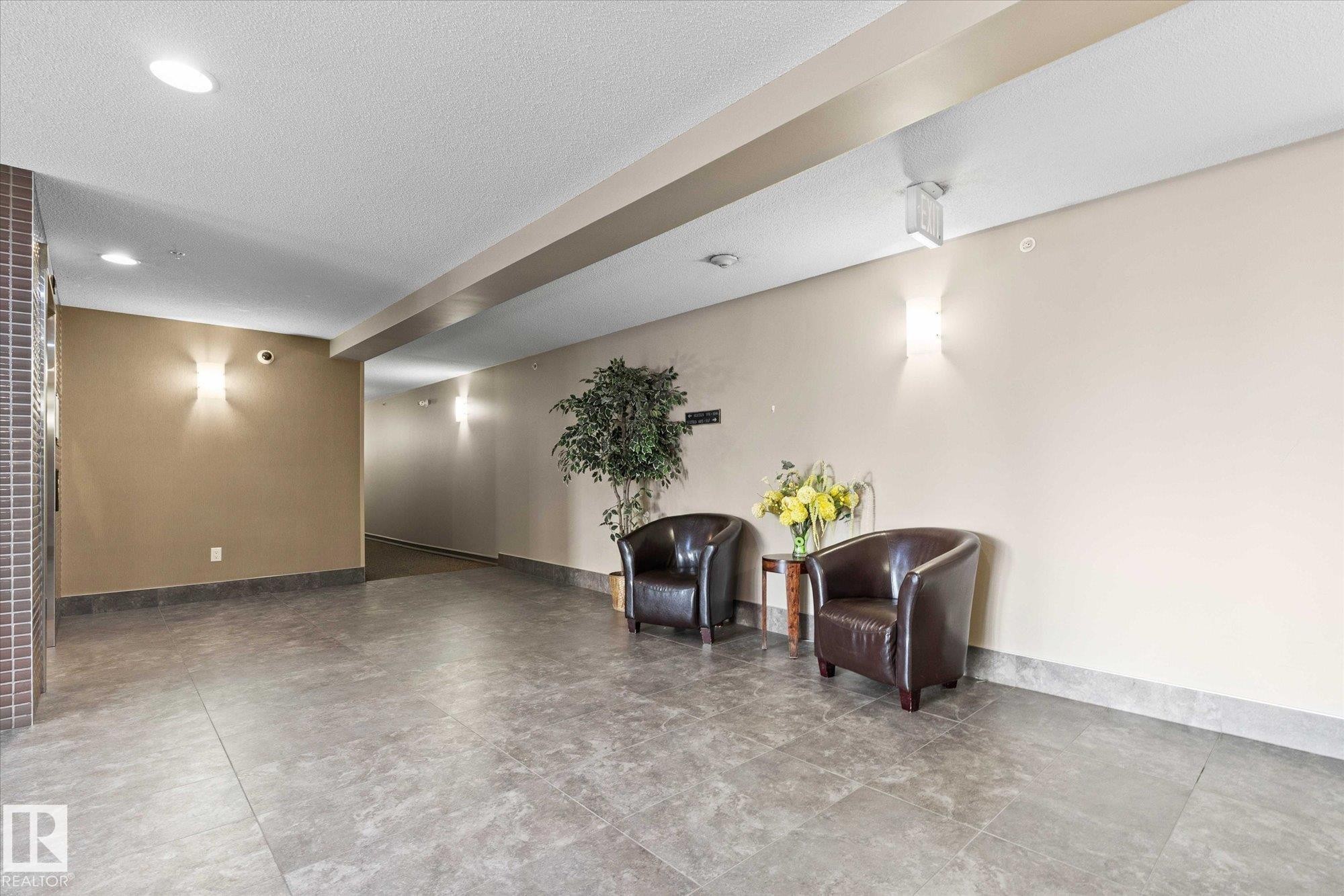 112 2208 44 Avenue, Edmonton, AB - Indoor Photo Showing Other Room