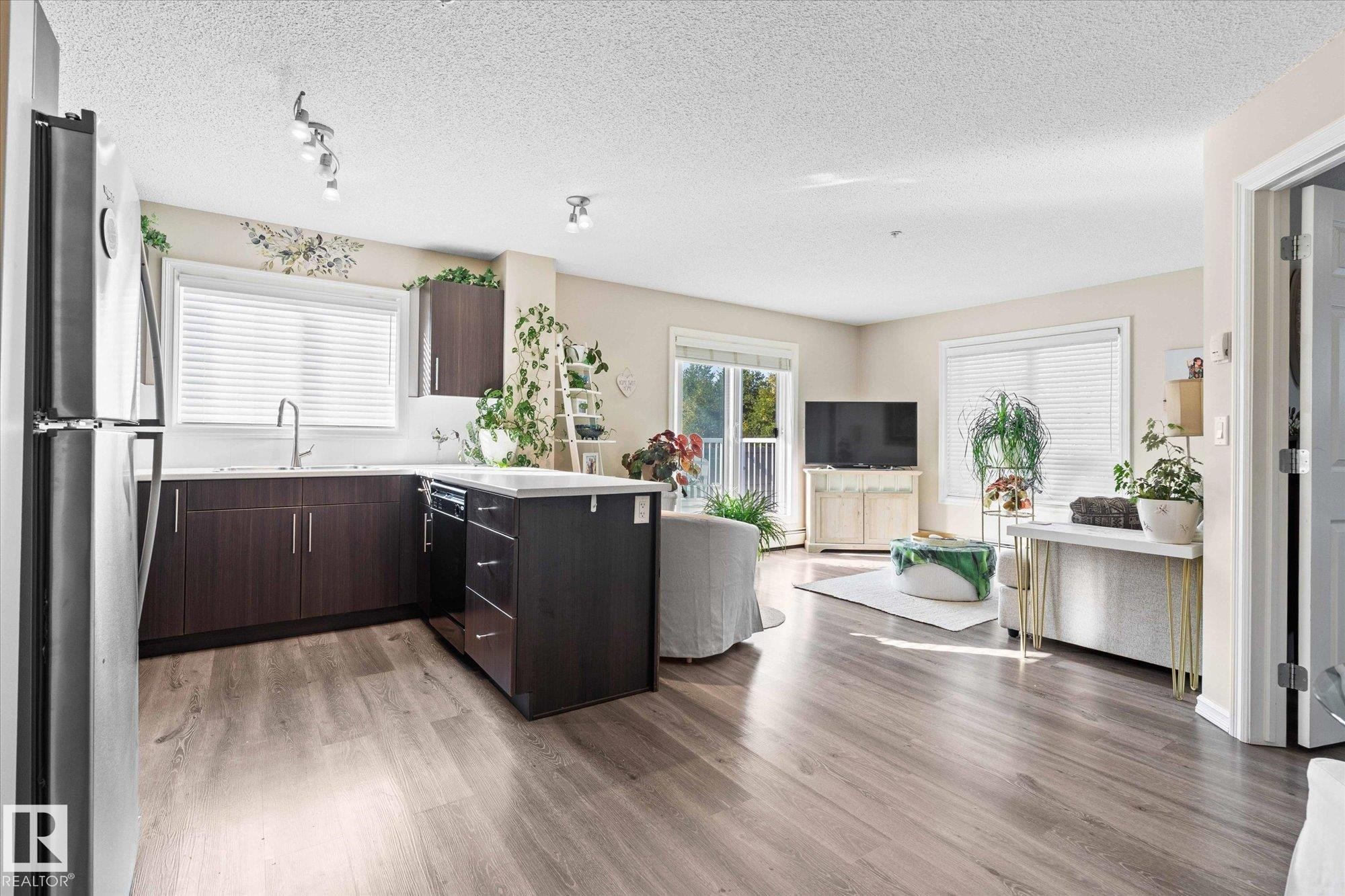 112 2208 44 Avenue, Edmonton, AB - Indoor