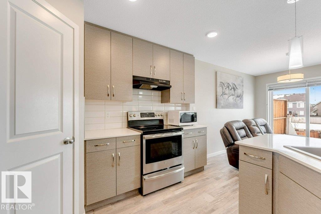 2777 Chokecherry Place, Edmonton, AB - Indoor Photo Showing Kitchen