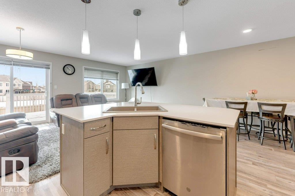 2777 Chokecherry Place, Edmonton, AB - Indoor Photo Showing Kitchen