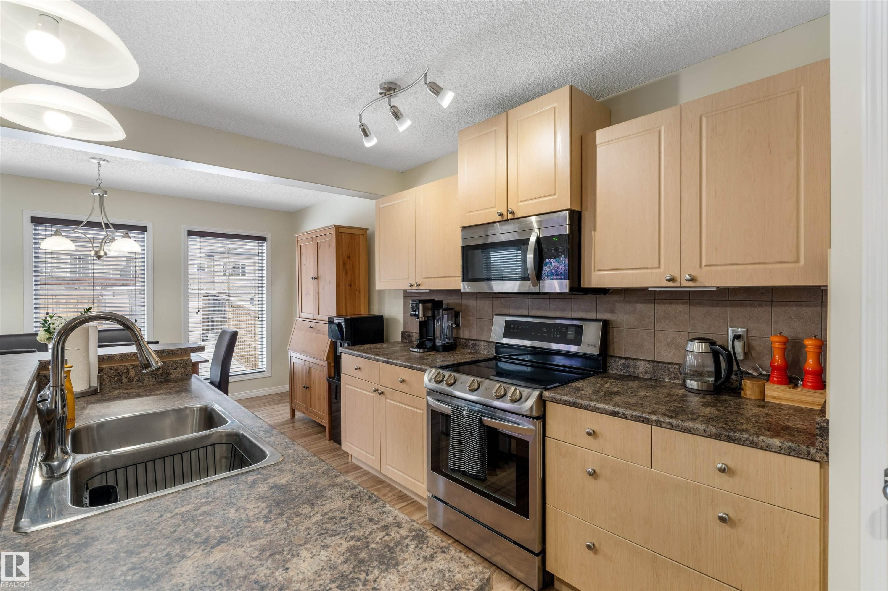 7422 Singer Landing, Edmonton, AB - Indoor Photo Showing Kitchen With Double Sink
