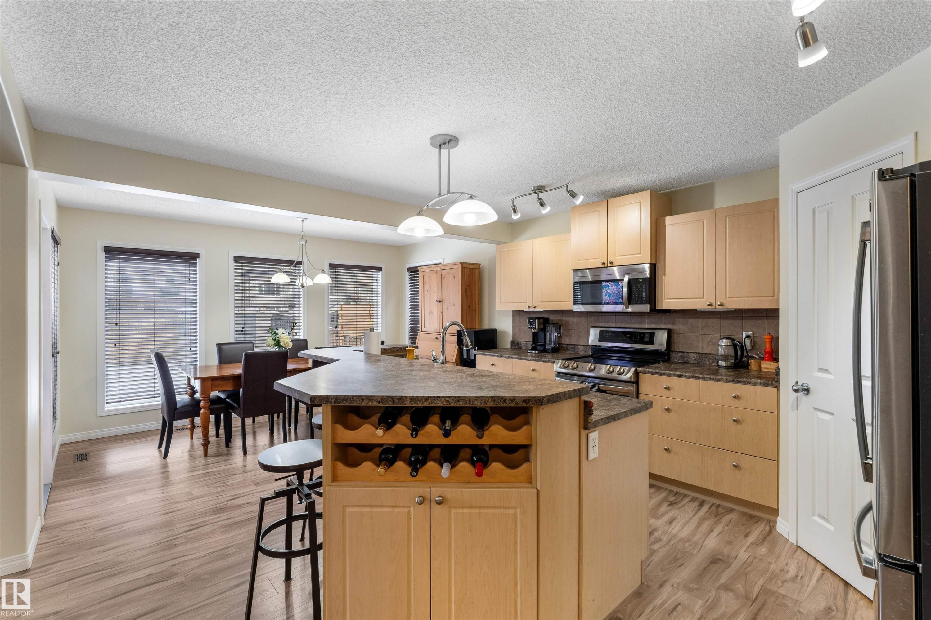 7422 Singer Landing, Edmonton, AB - Indoor