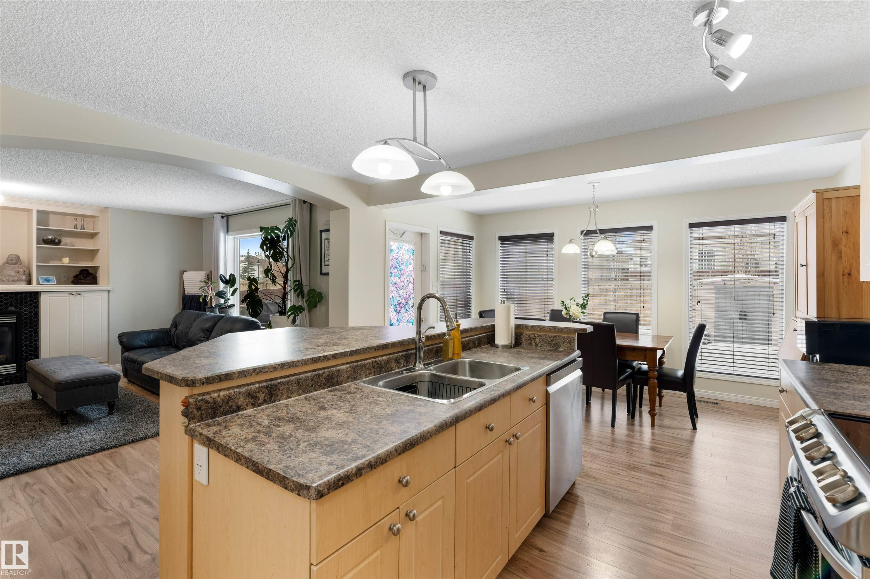 7422 Singer Landing, Edmonton, AB - Indoor Photo Showing Other Room