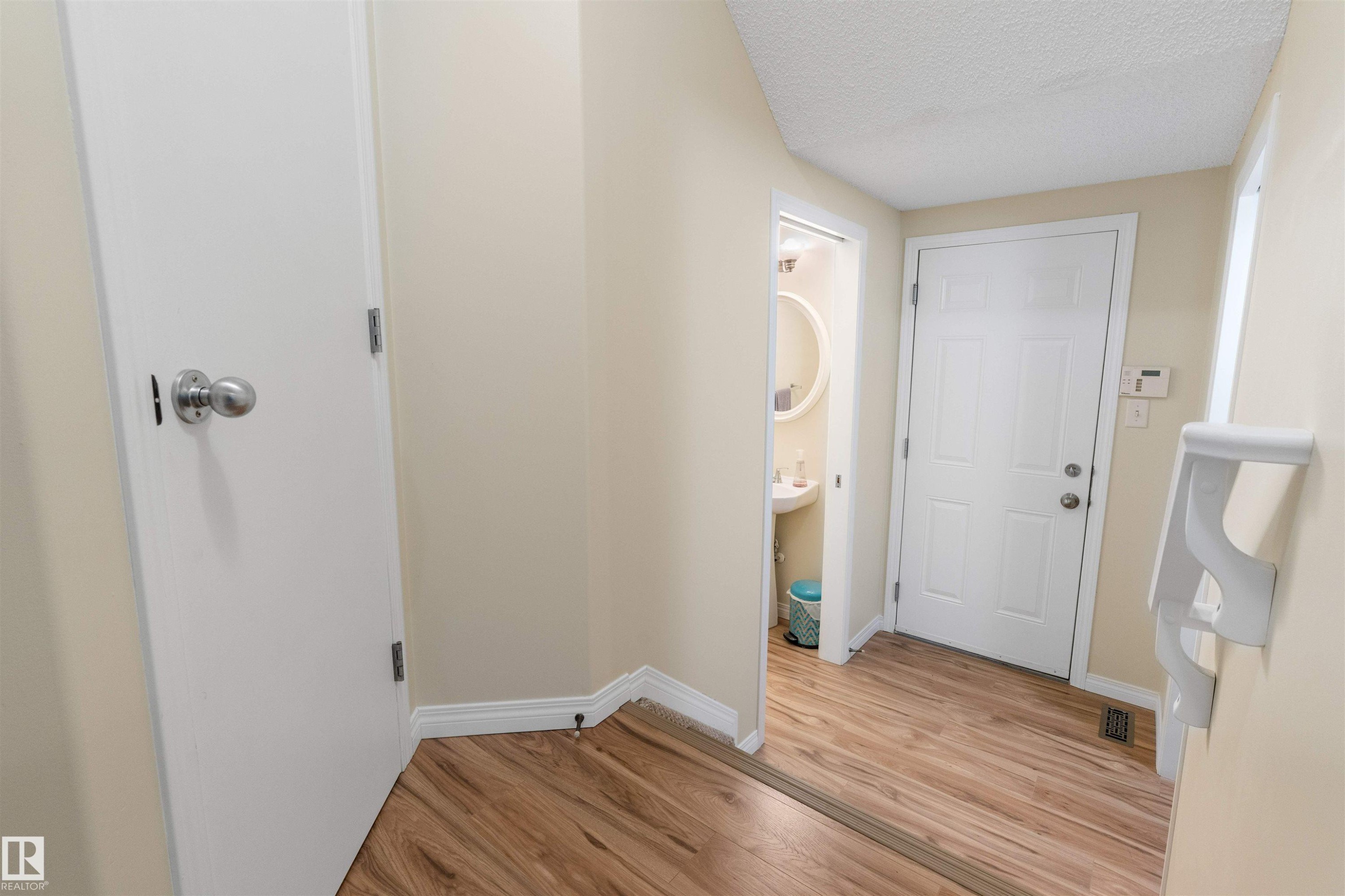 7422 Singer Landing, Edmonton, AB - Indoor Photo Showing Other Room