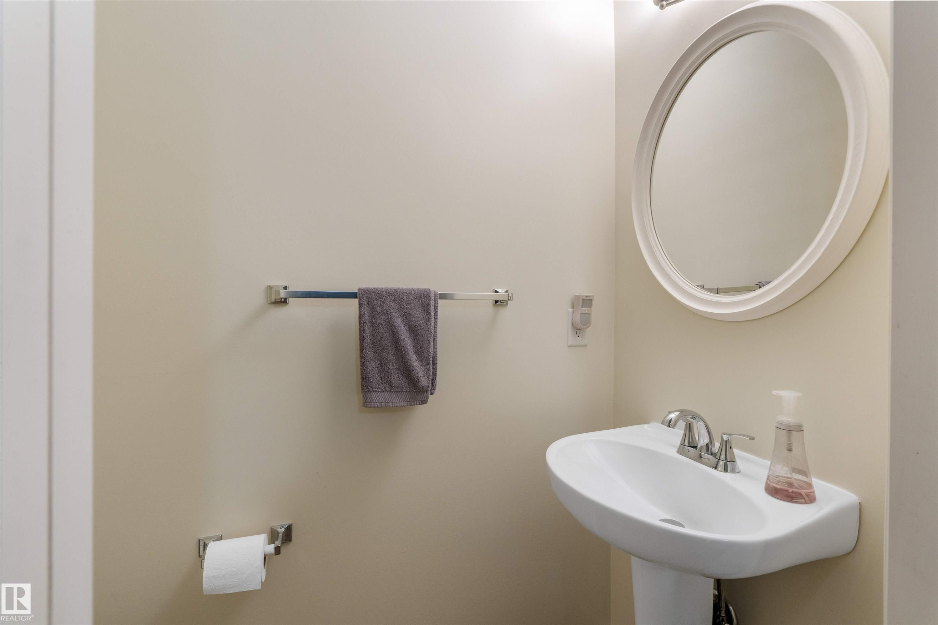 7422 Singer Landing, Edmonton, AB - Indoor Photo Showing Bathroom