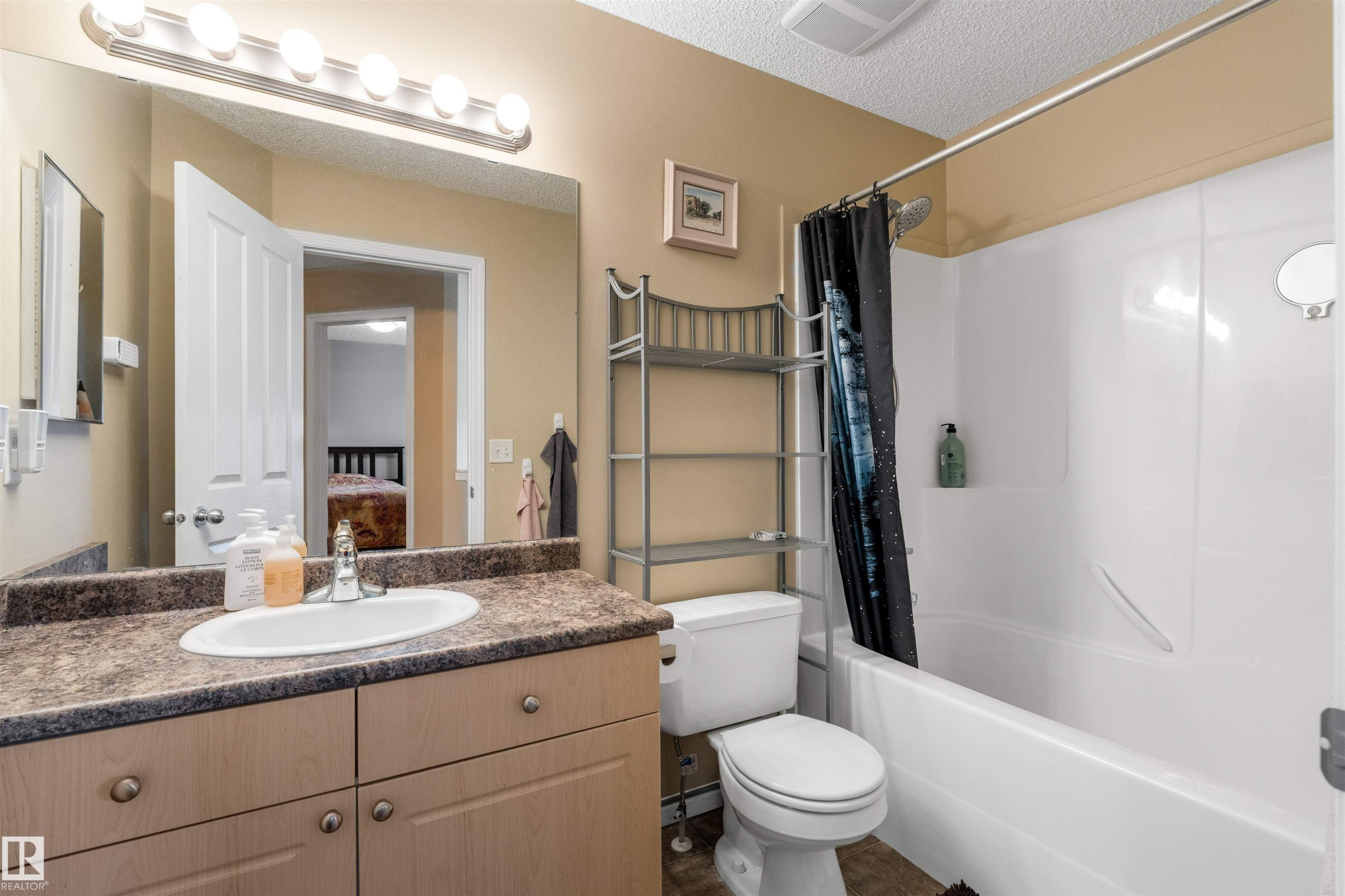7422 Singer Landing, Edmonton, AB - Indoor Photo Showing Bathroom