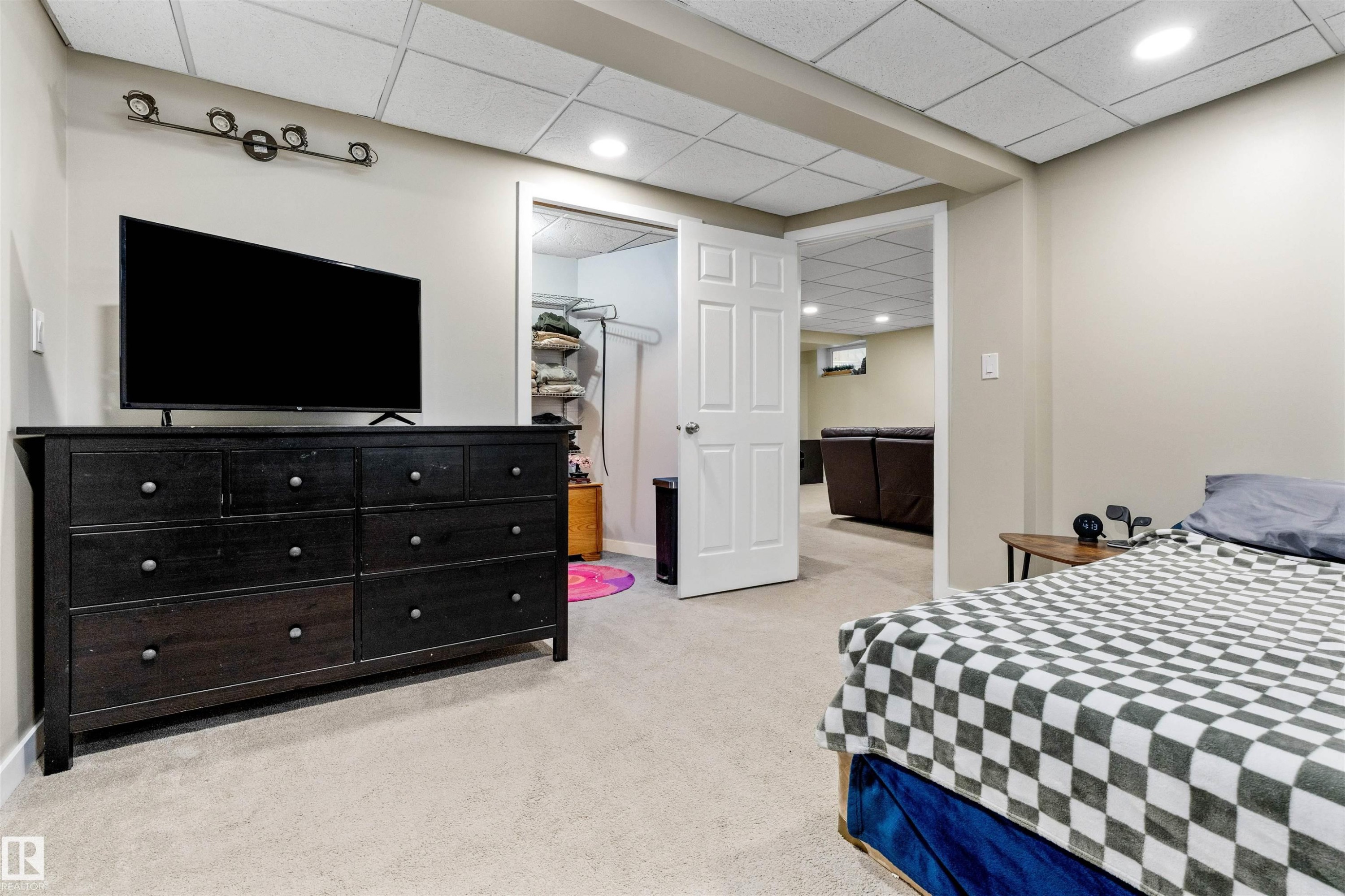 7422 Singer Landing, Edmonton, AB - Indoor Photo Showing Bedroom