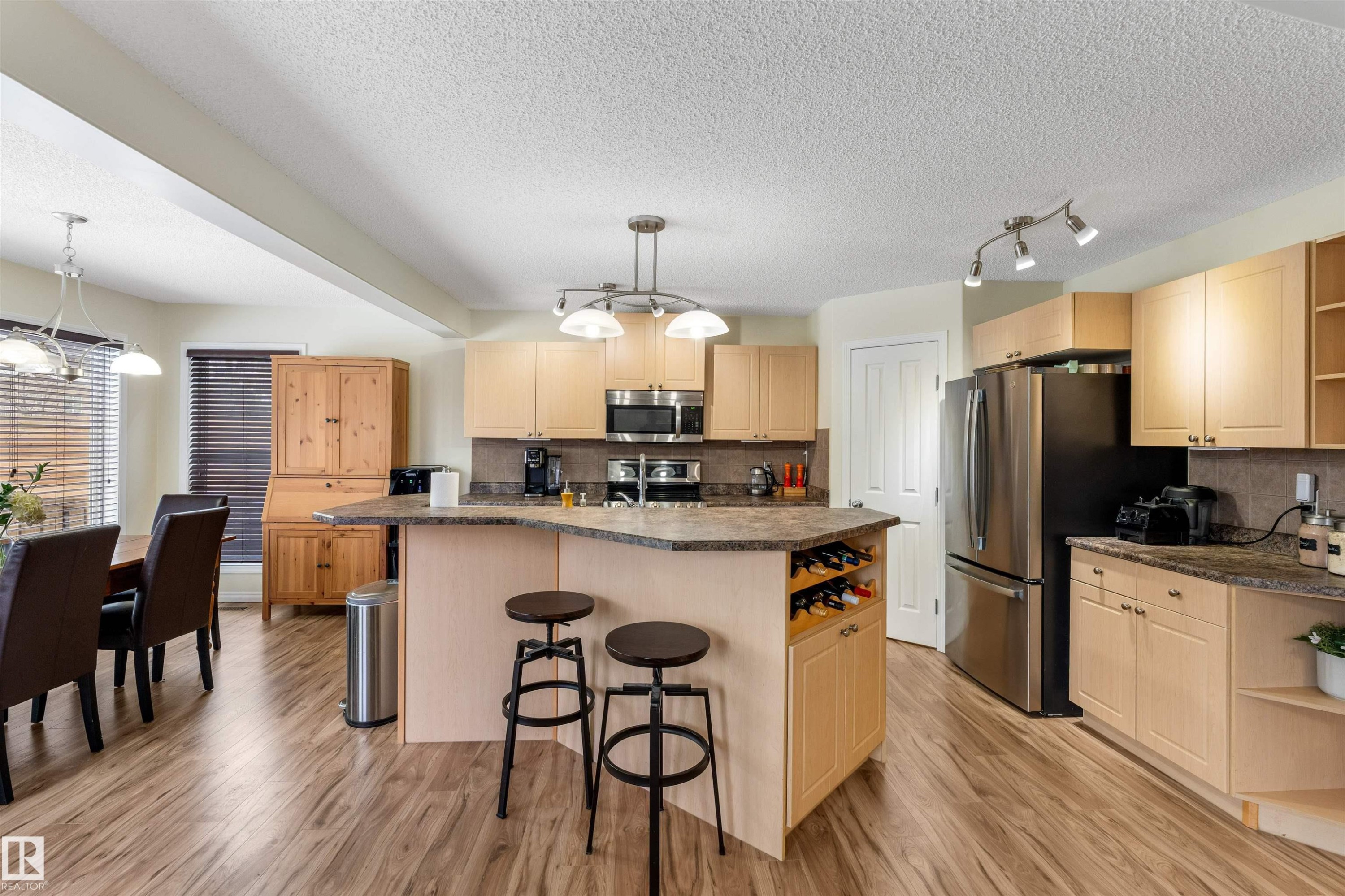 7422 Singer Landing, Edmonton, AB - Indoor Photo Showing Kitchen