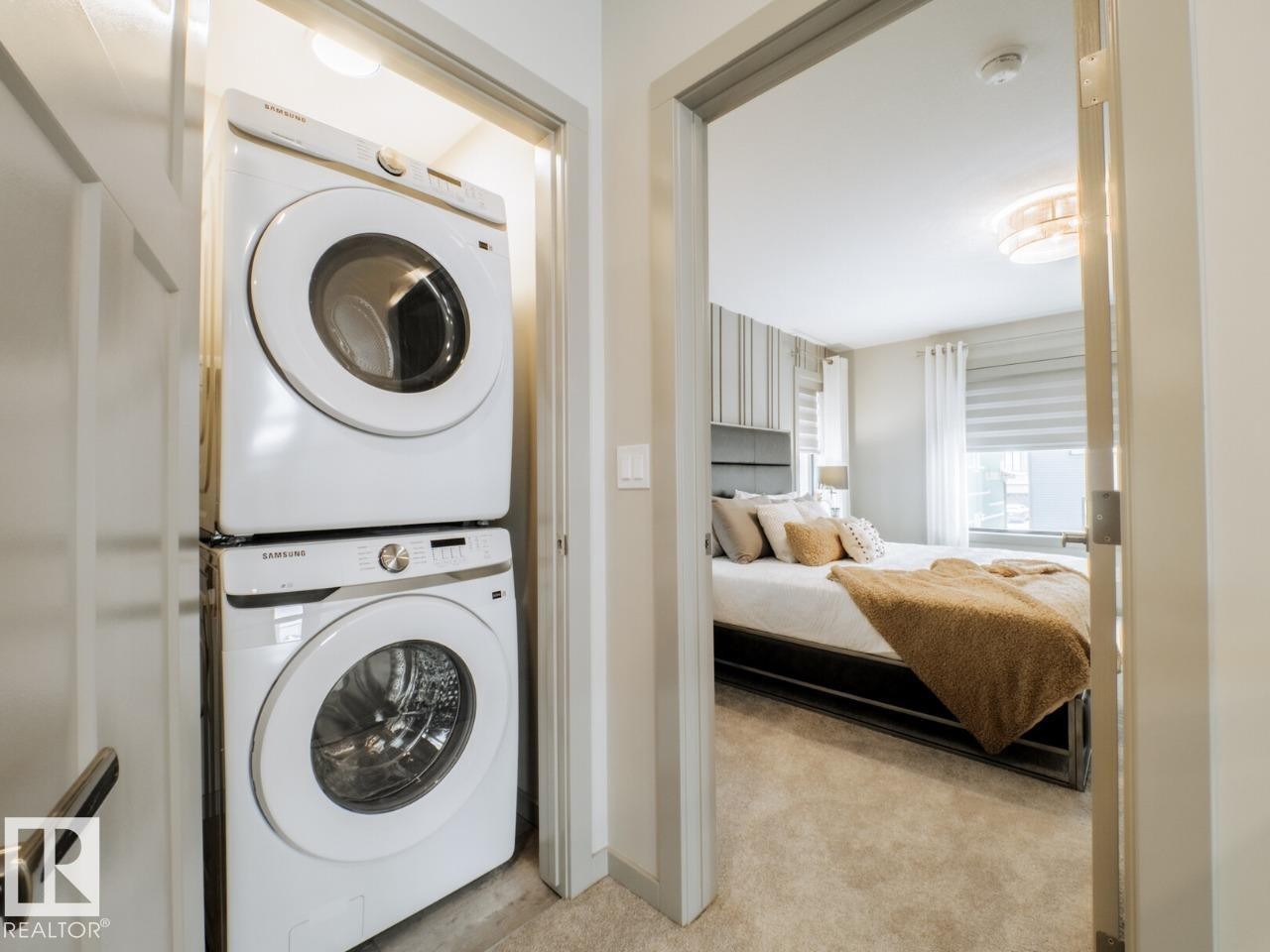 7005 Kiviaq Crescent, Edmonton, AB - Indoor Photo Showing Laundry Room