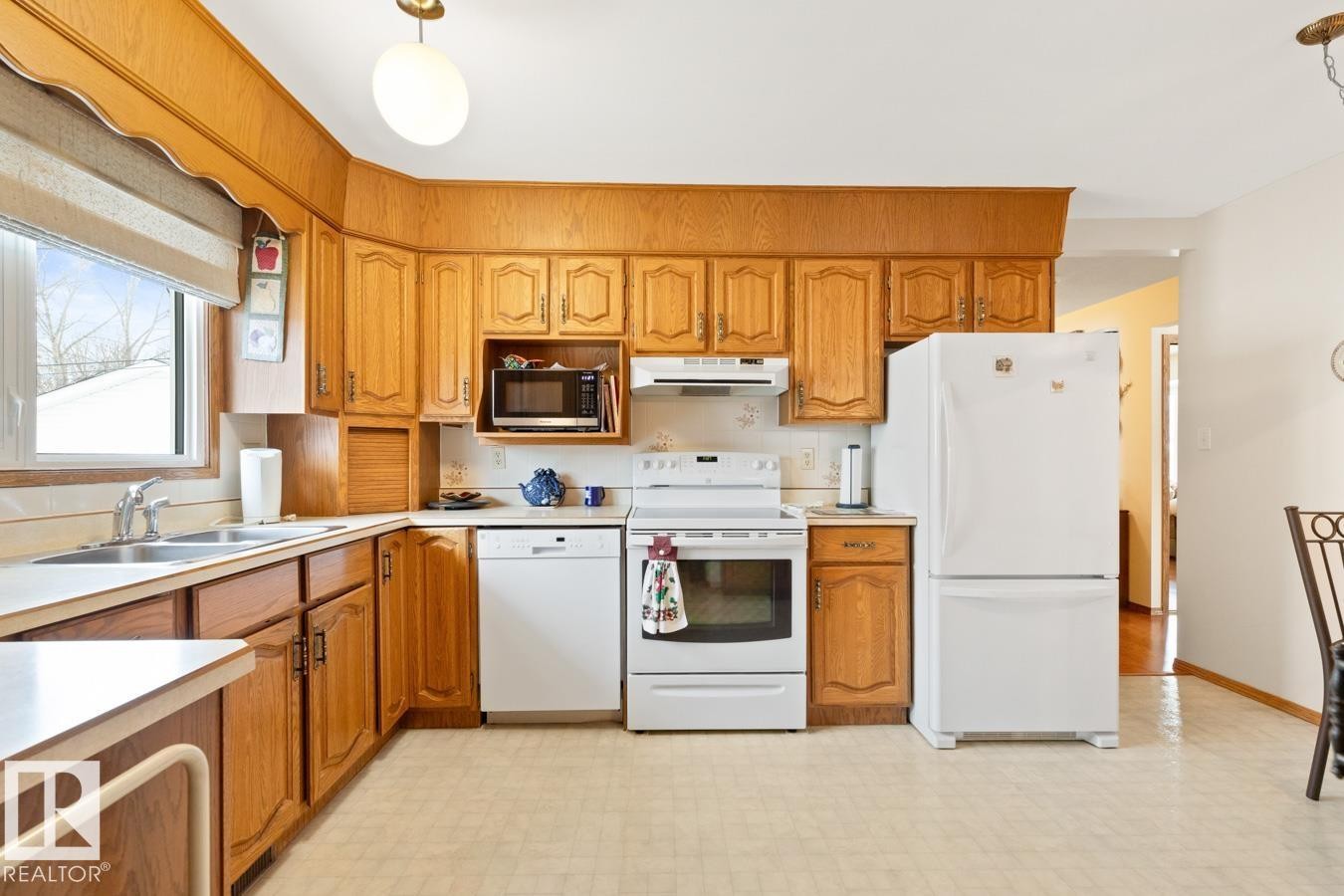 60 Peace River Drive, Devon, AB - Indoor Photo Showing Kitchen With Double Sink