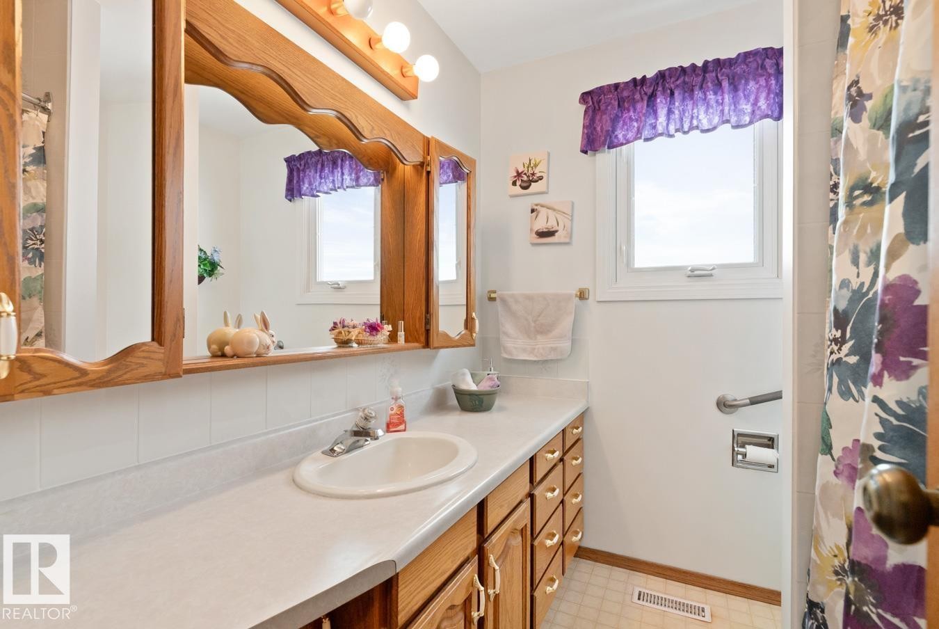 60 Peace River Drive, Devon, AB - Indoor Photo Showing Bathroom