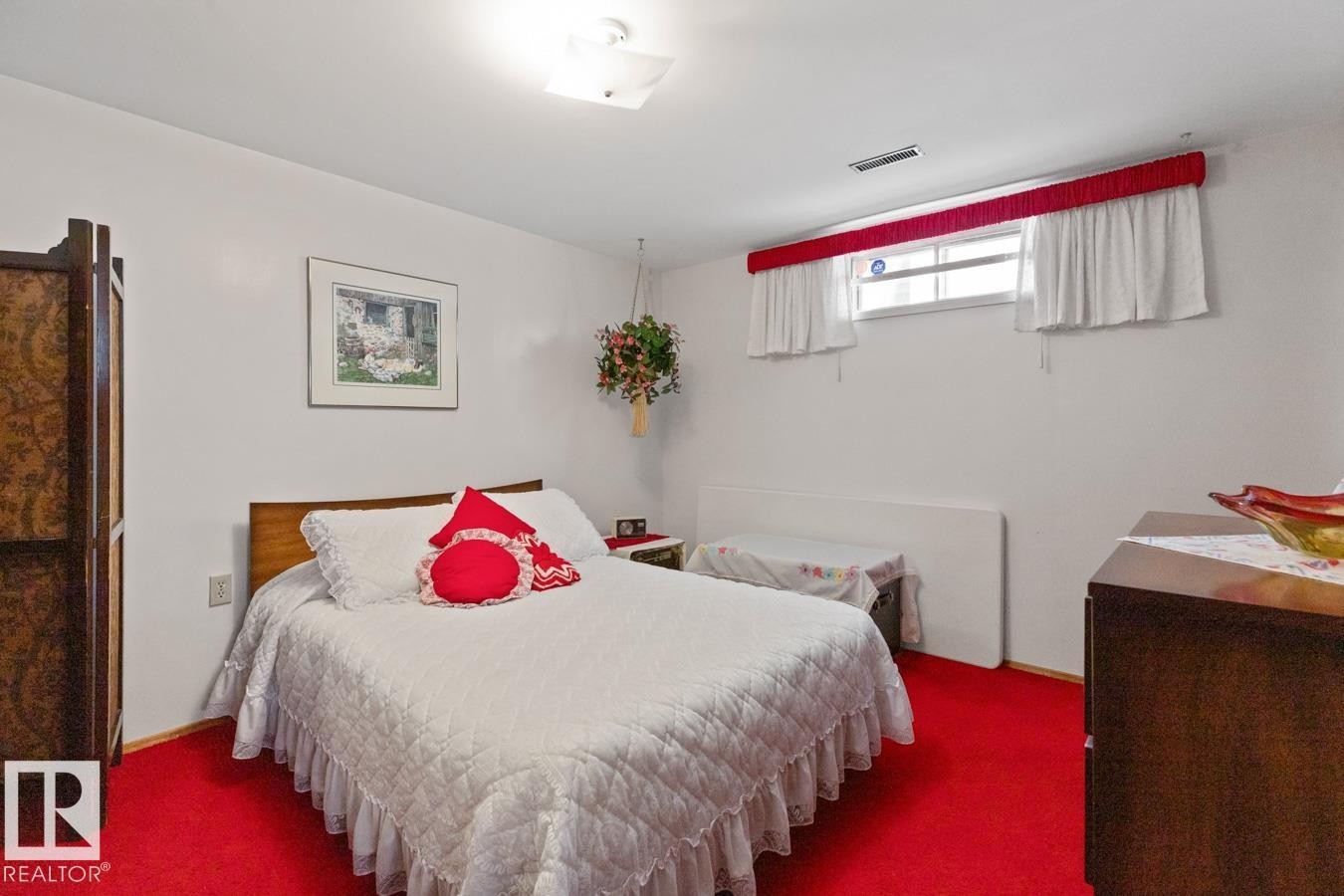 60 Peace River Drive, Devon, AB - Indoor Photo Showing Bedroom