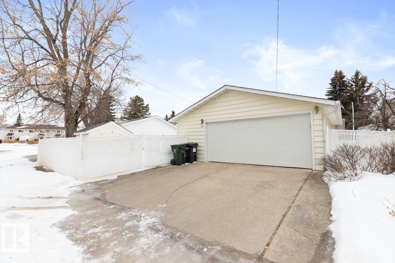 60 Peace River Drive, Devon, AB - Outdoor