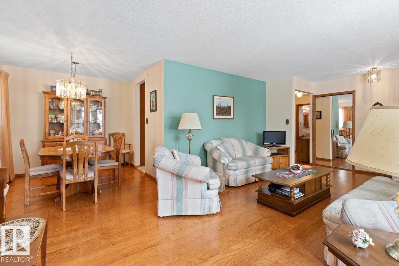 60 Peace River Drive, Devon, AB - Indoor Photo Showing Living Room