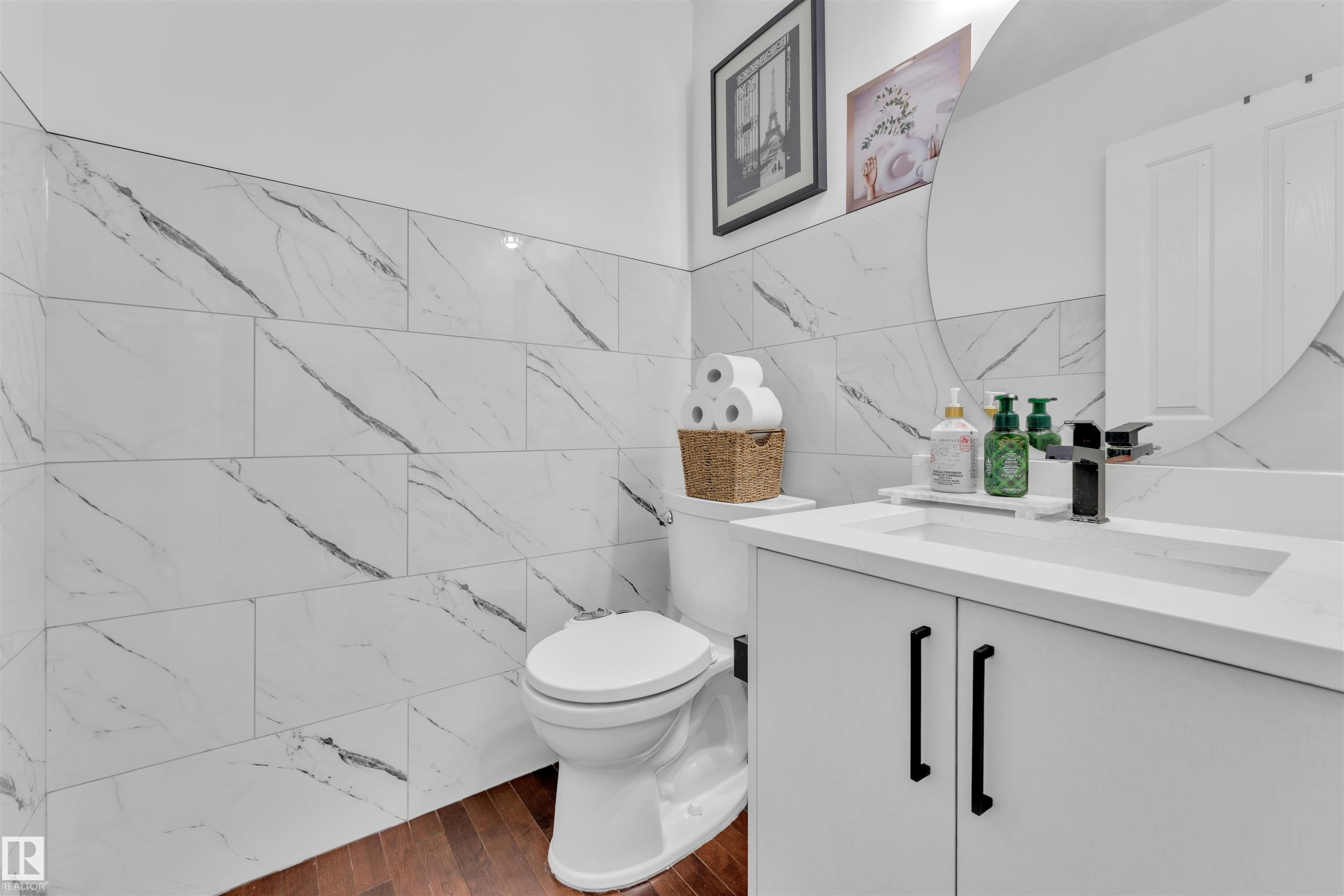 2225 32B Street, Edmonton, AB - Indoor Photo Showing Bathroom