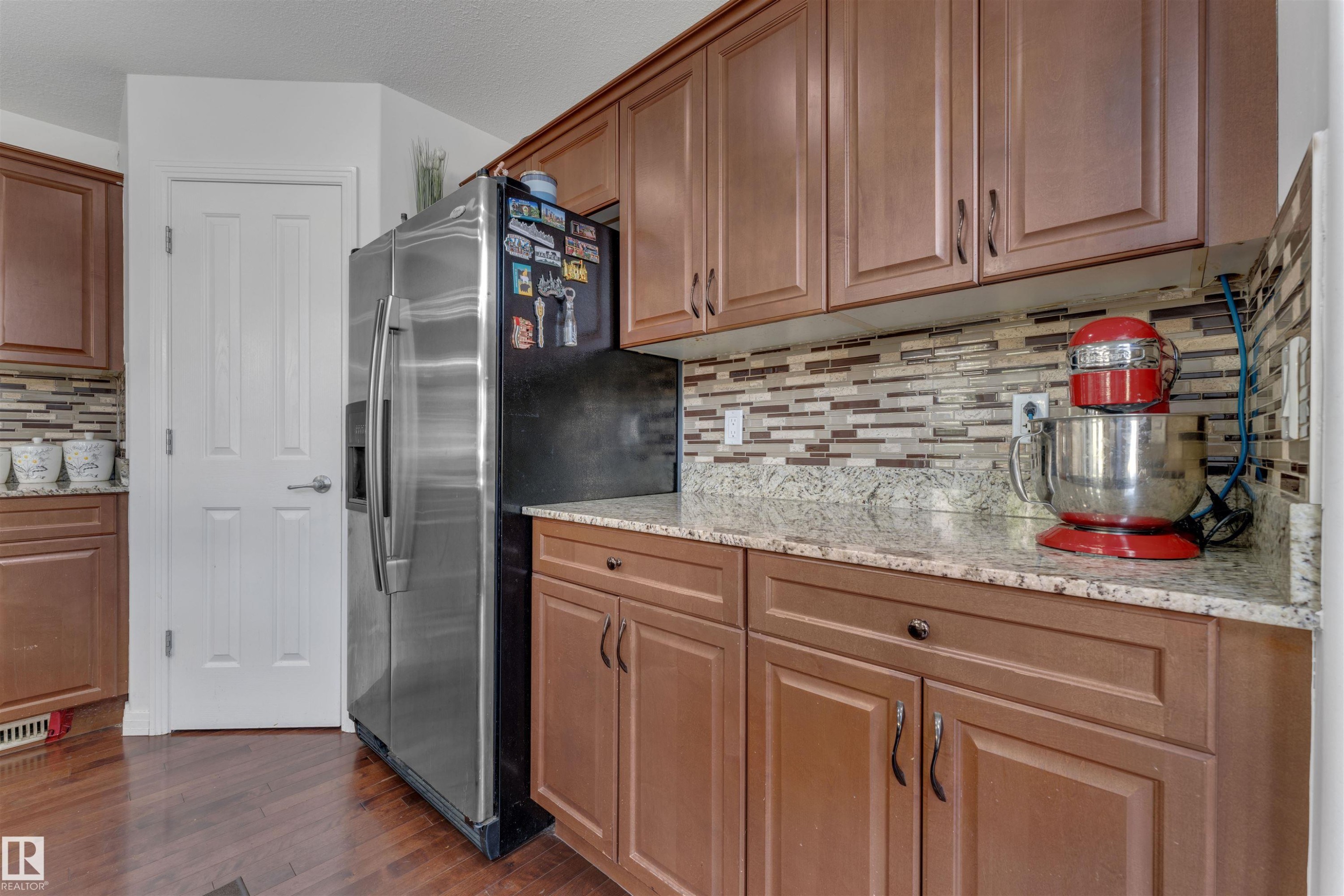 2225 32B Street, Edmonton, AB - Indoor Photo Showing Kitchen