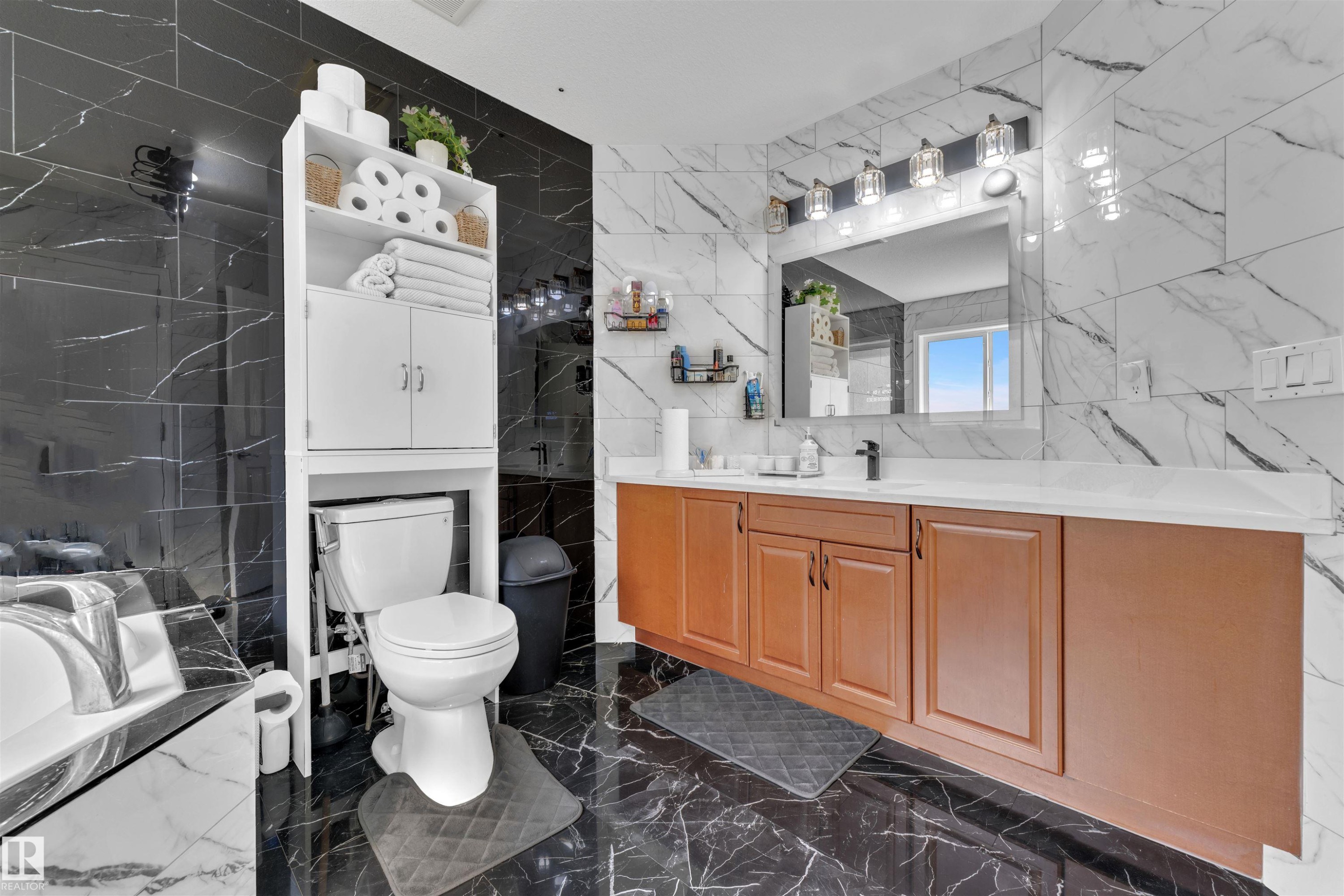 2225 32B Street, Edmonton, AB - Indoor Photo Showing Bathroom