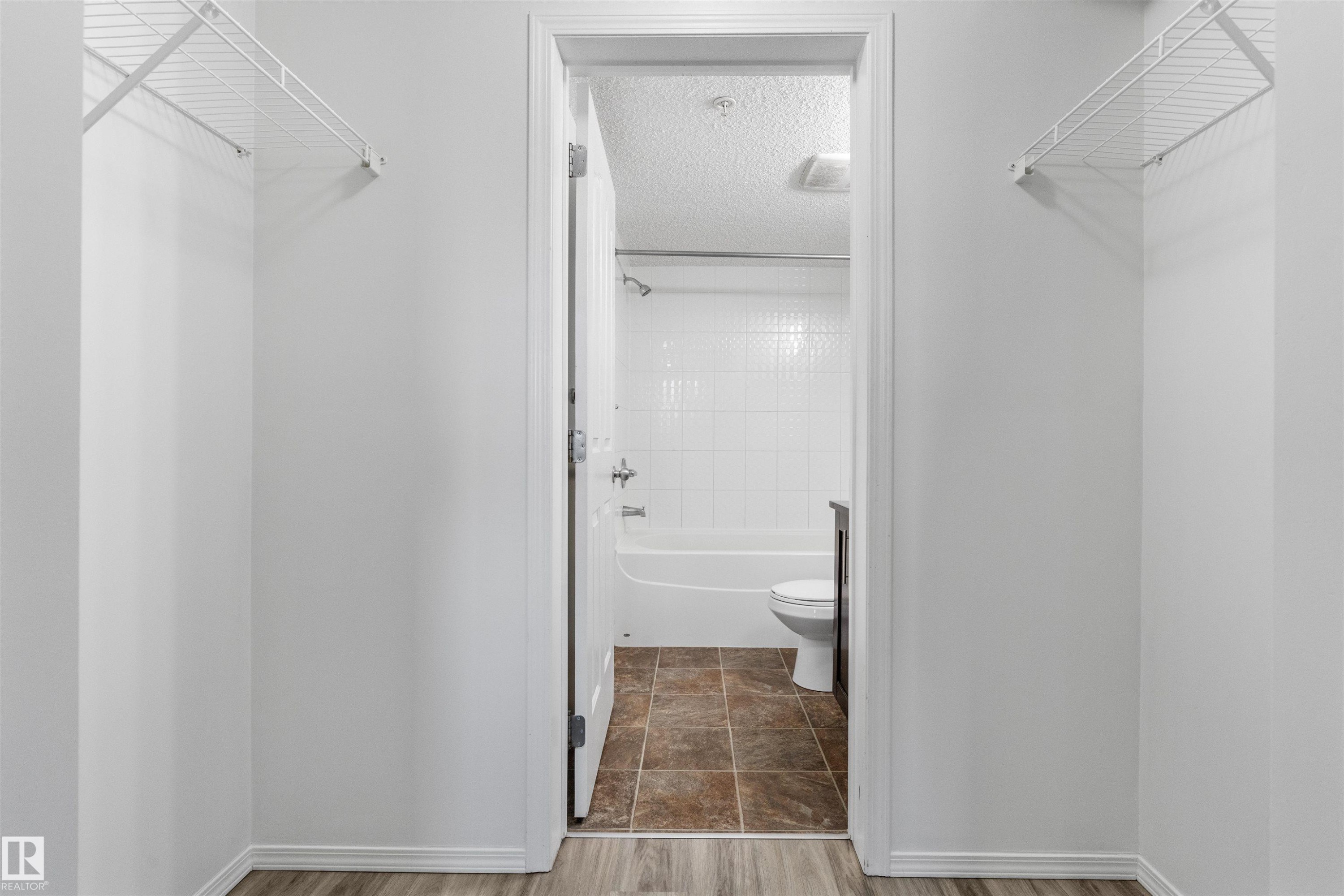 313 270 Mcconachie Drive, Edmonton, AB - Indoor Photo Showing Bathroom