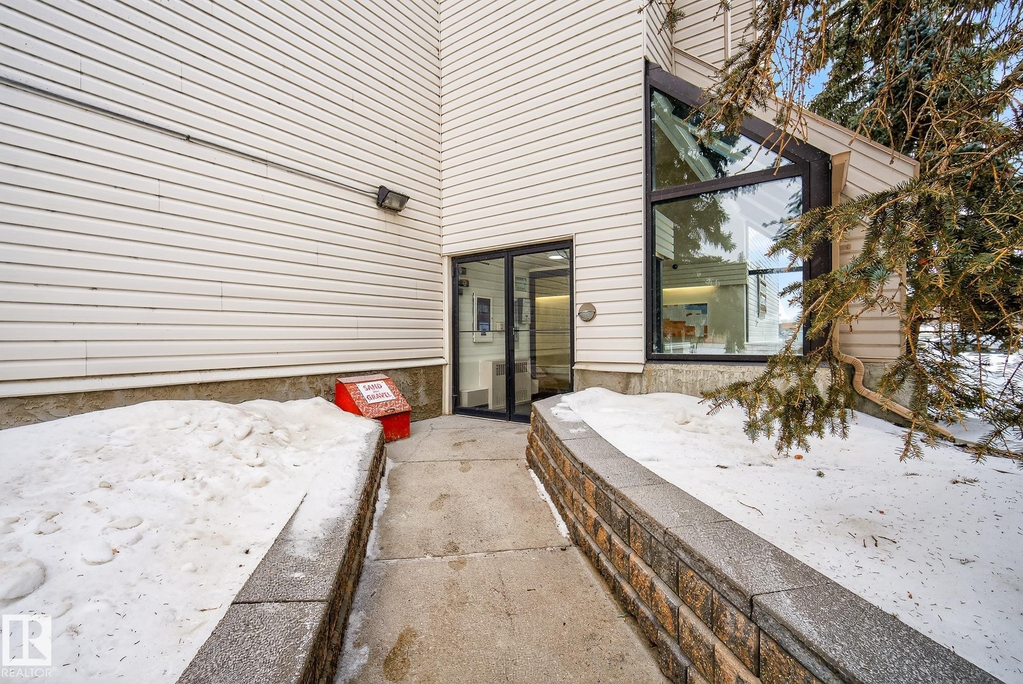 Property entrance with a patio area - 302 4608 52 Avenue, Stony Plain, AB - Outdoor