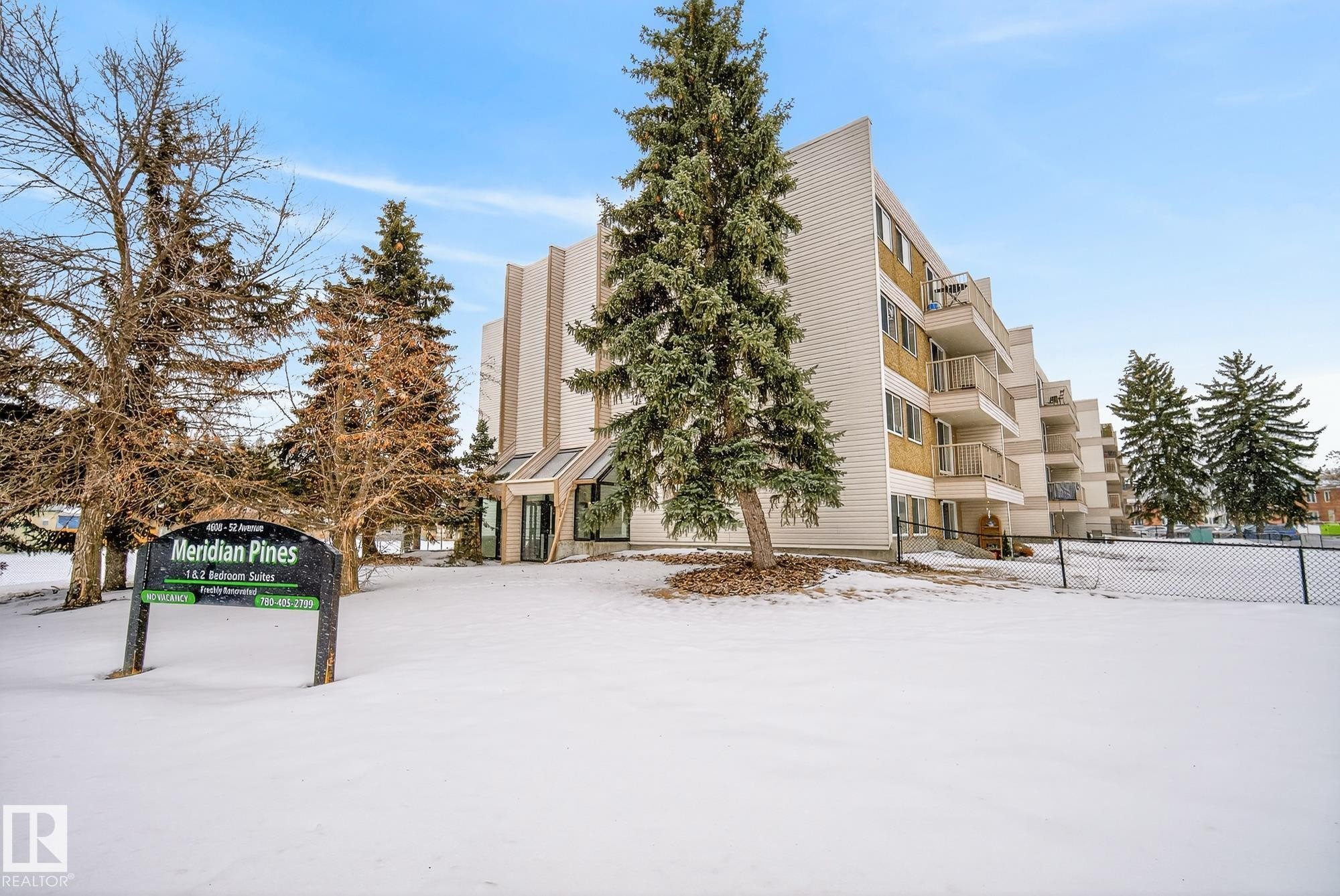 Snow covered property featuring a view of apartment building / complex - 302 4608 52 Avenue, Stony Plain, AB - Outdoor