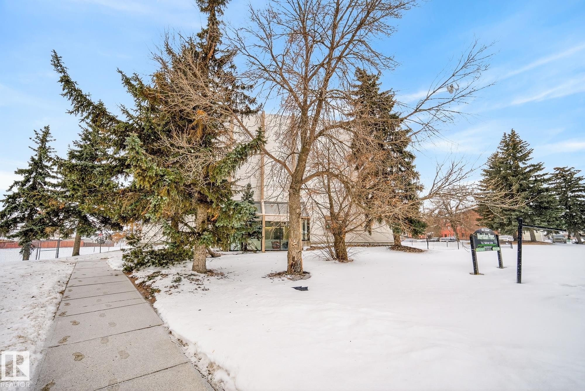 View of yard covered in snow - 302 4608 52 Avenue, Stony Plain, AB - Outdoor With View