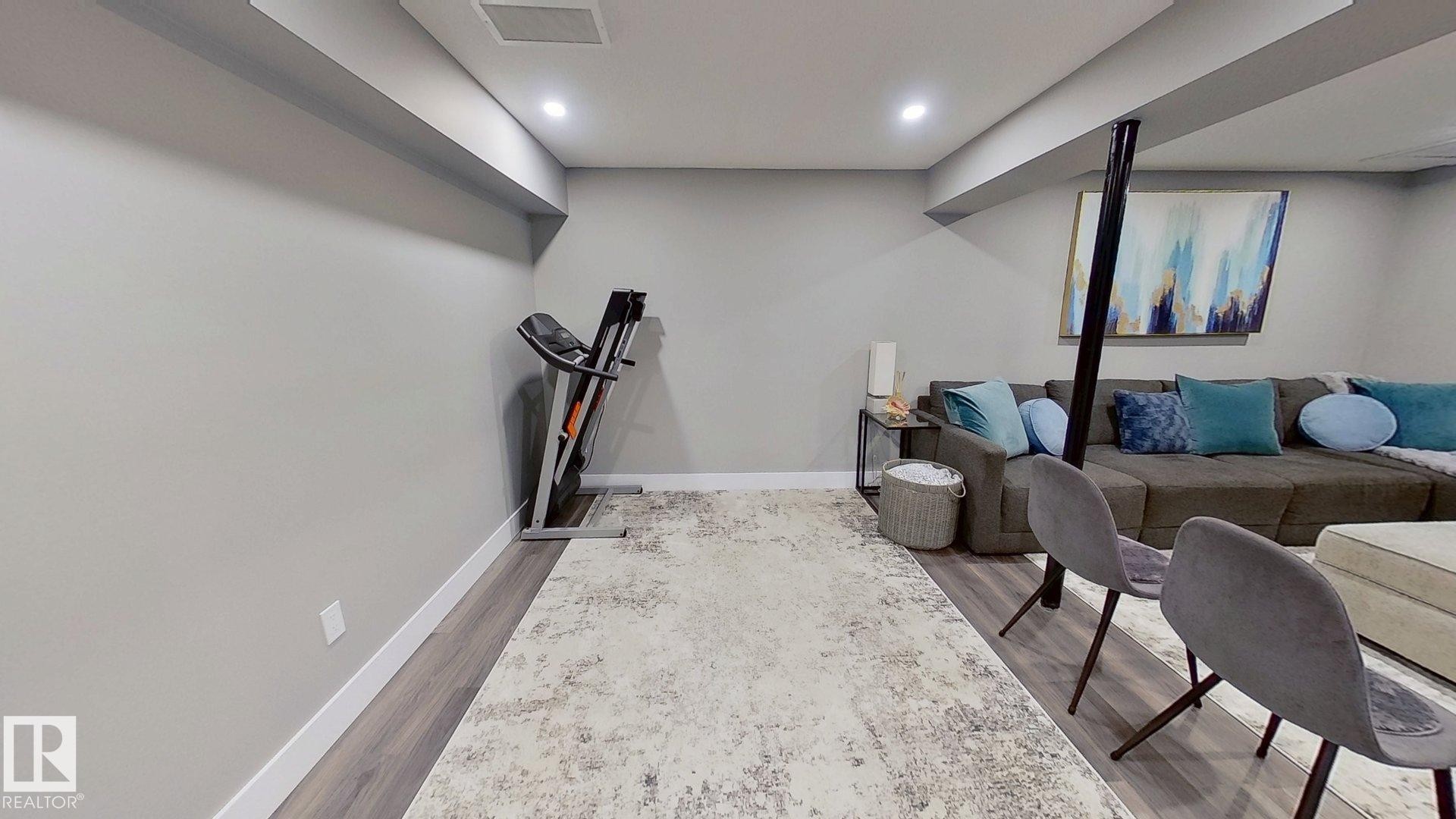 2652 Maple Way, Edmonton, AB - Indoor