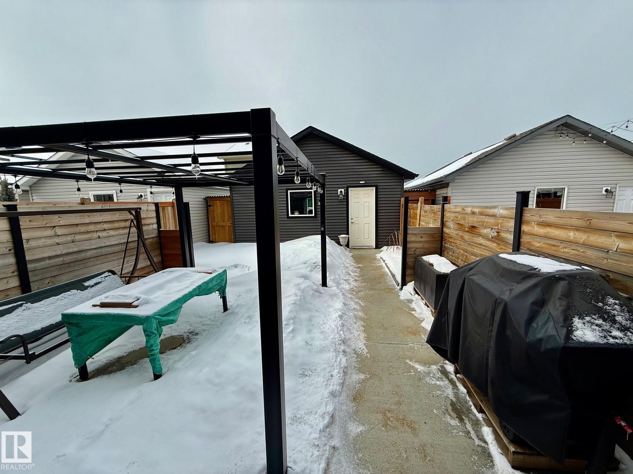 2652 Maple Way, Edmonton, AB - Outdoor With Exterior