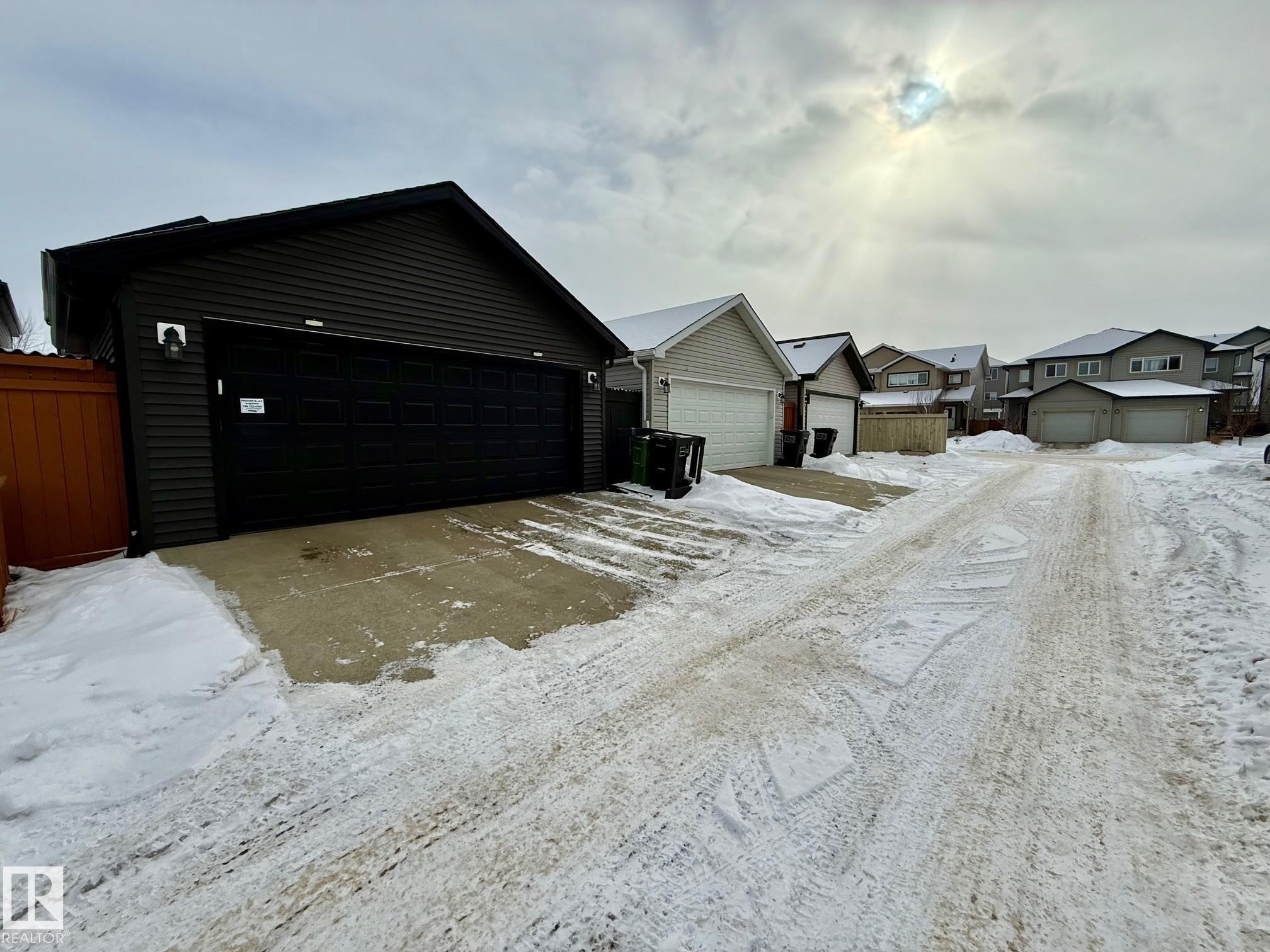 2652 Maple Way, Edmonton, AB - Outdoor