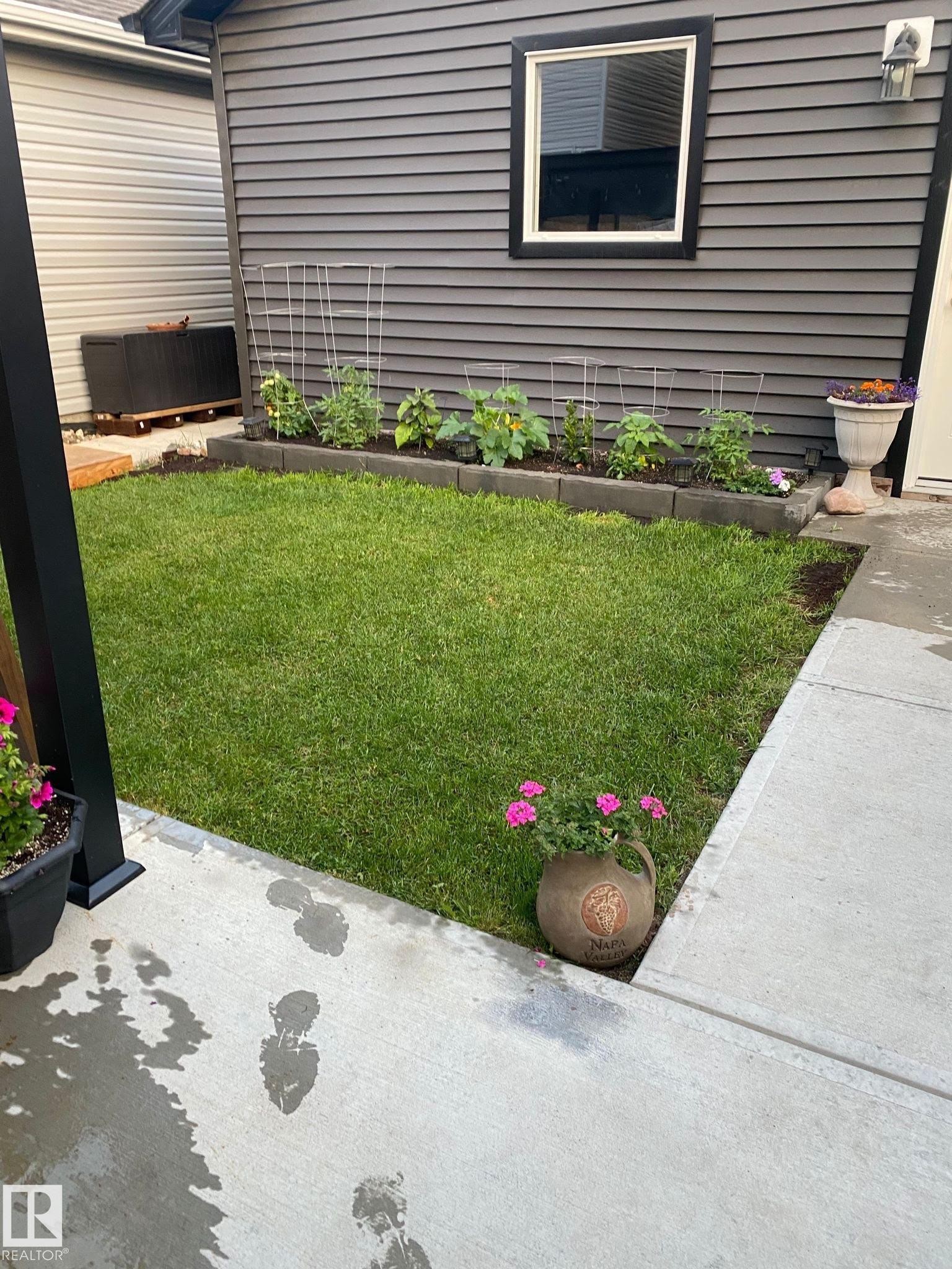 2652 Maple Way, Edmonton, AB - Outdoor