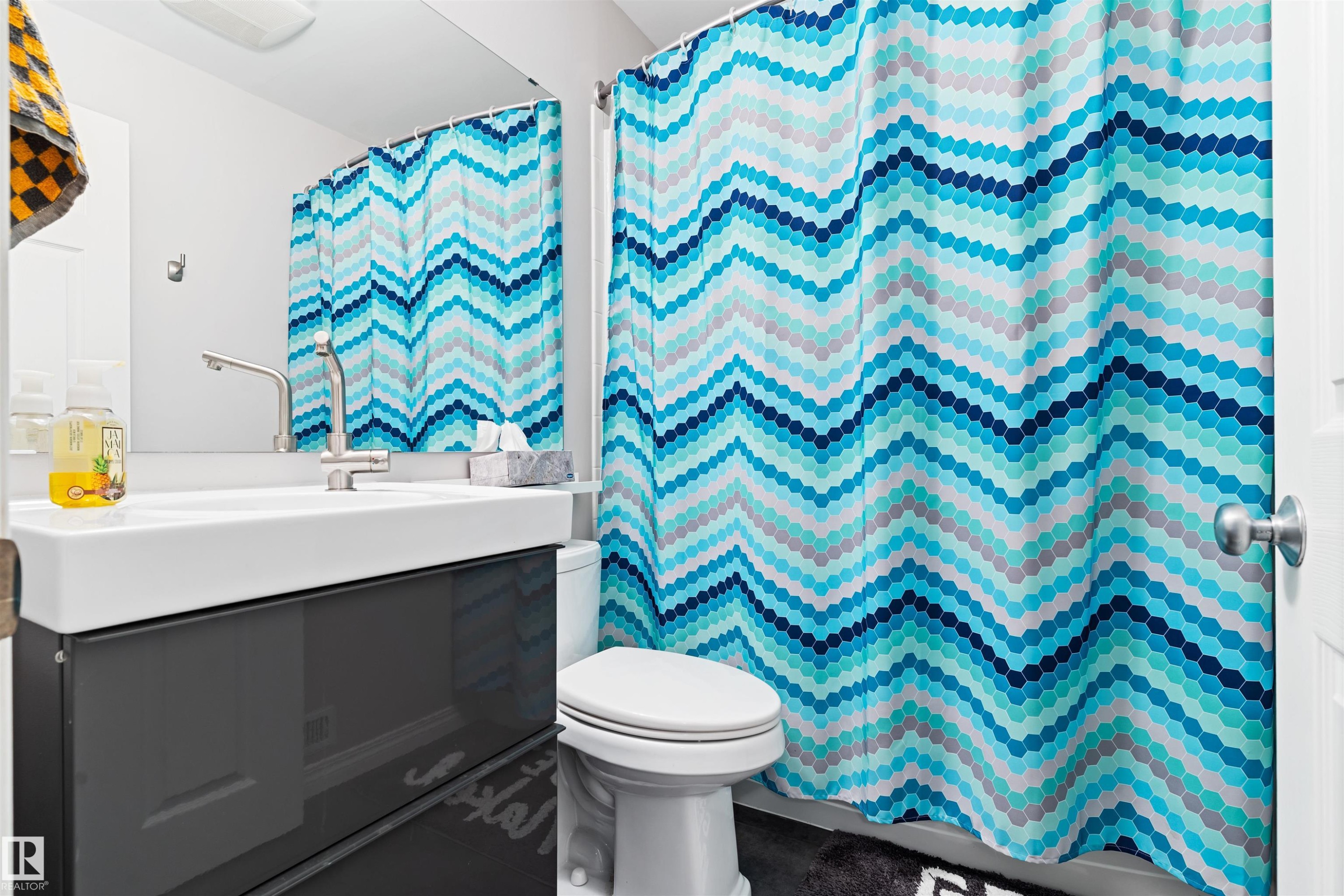 Full bathroom featuring vanity and toilet - 7804 Schmid Place, Edmonton, AB -