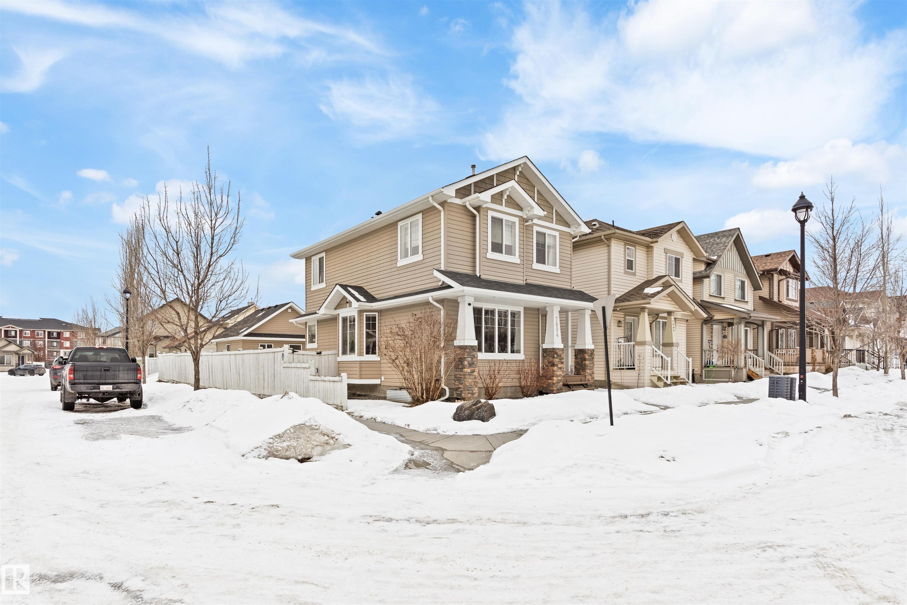 View of front facade featuring a residential view - 7804 Schmid Place, Edmonton, AB - Outdoor With Facade