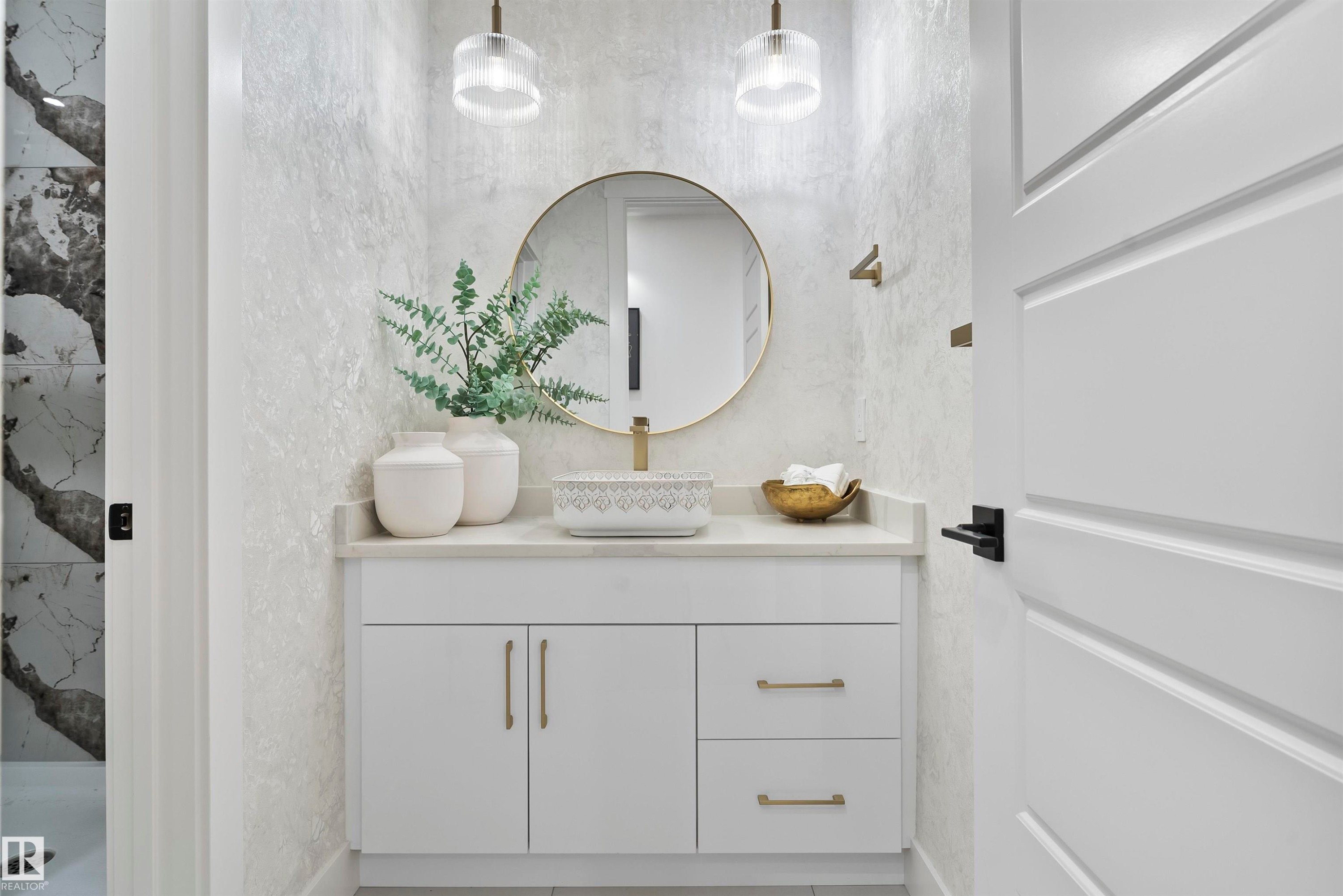 Bathroom with vanity - 13152 187 Avenue, Edmonton, AB - Indoor Photo Showing Bathroom