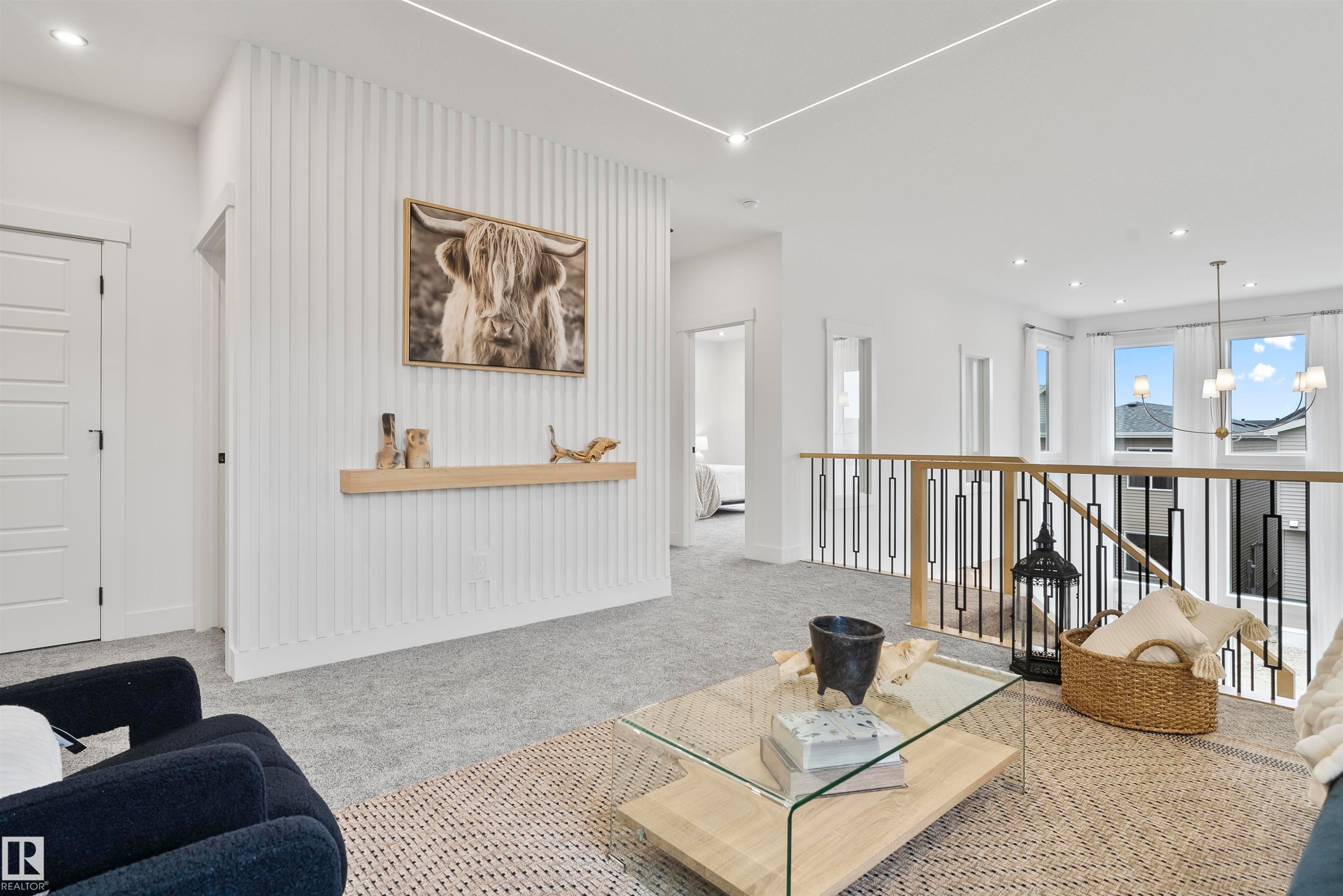 Living area with a chandelier and light carpet - 13152 187 Avenue, Edmonton, AB - Indoor Photo Showing Other Room